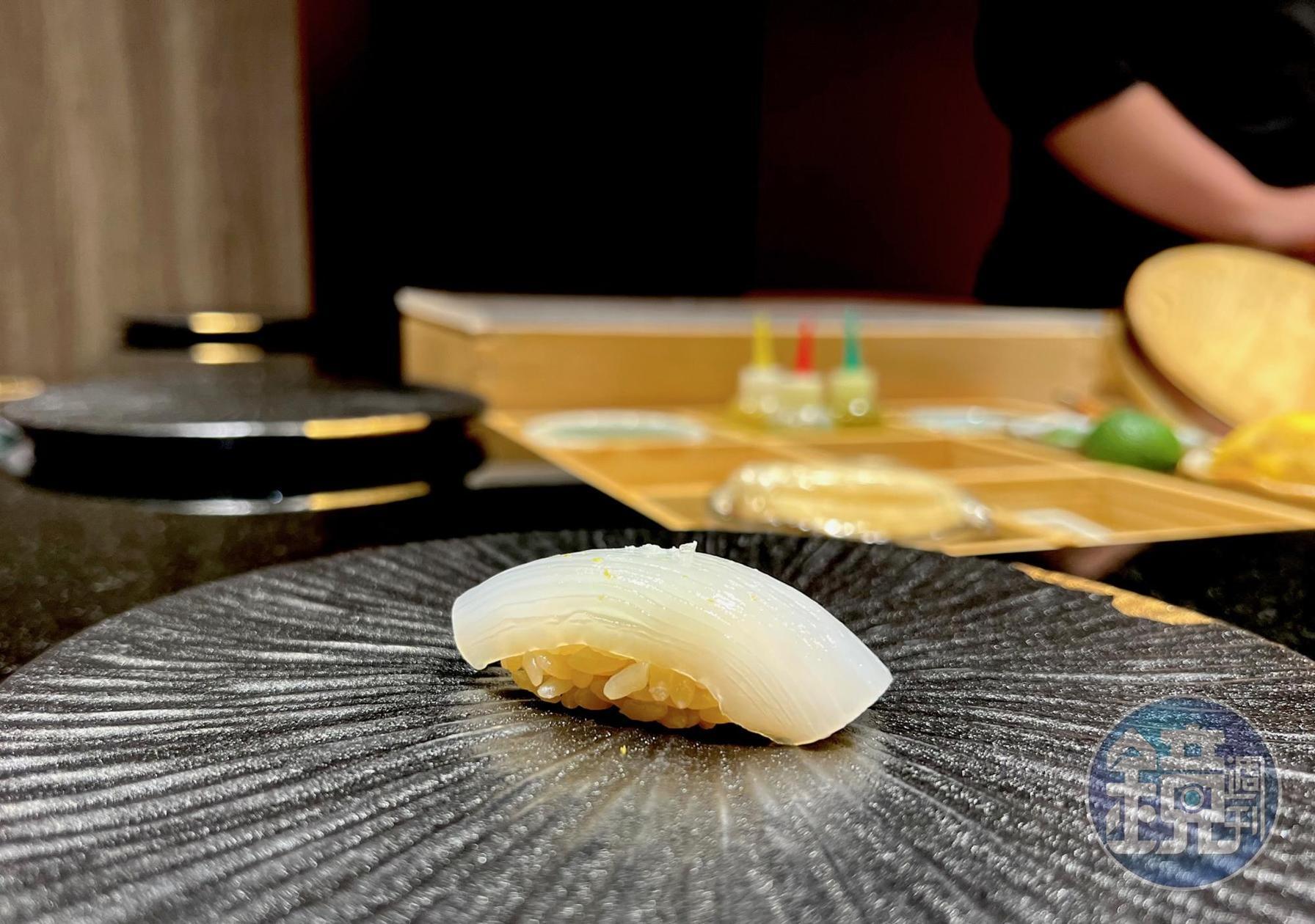 長崎的障泥烏賊(軟絲),點上義大利鹽花。