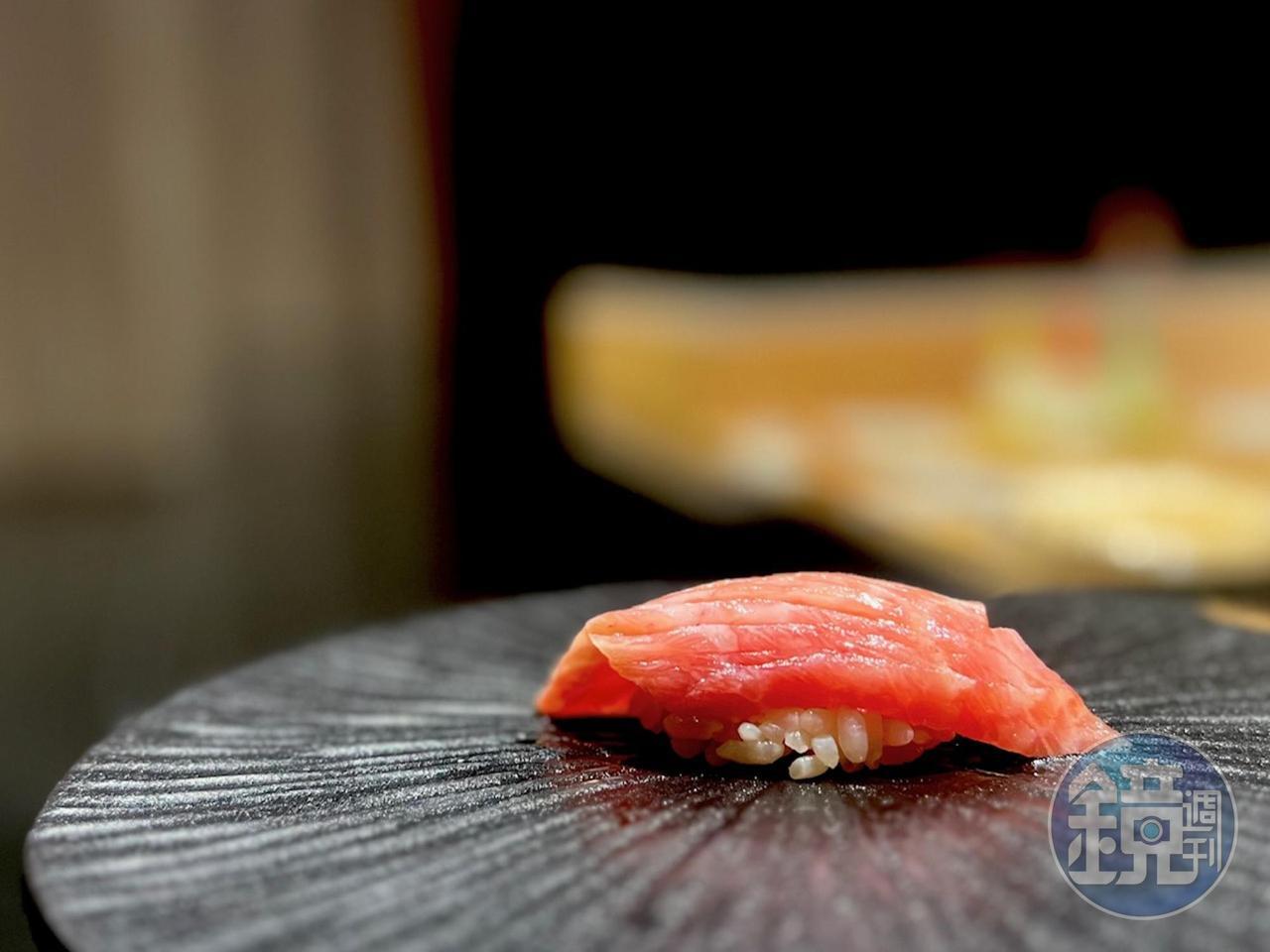 日本黑鮪大腹握壽司。