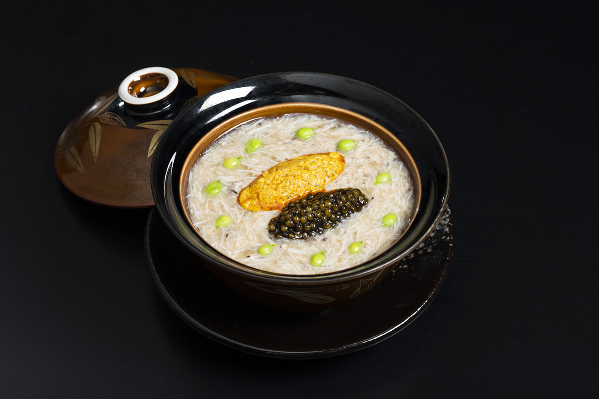 「大閘蟹肉茶碗蒸／甜豆仁／魚子醬」質地綿密，鮮味十足。（海峽會提供）