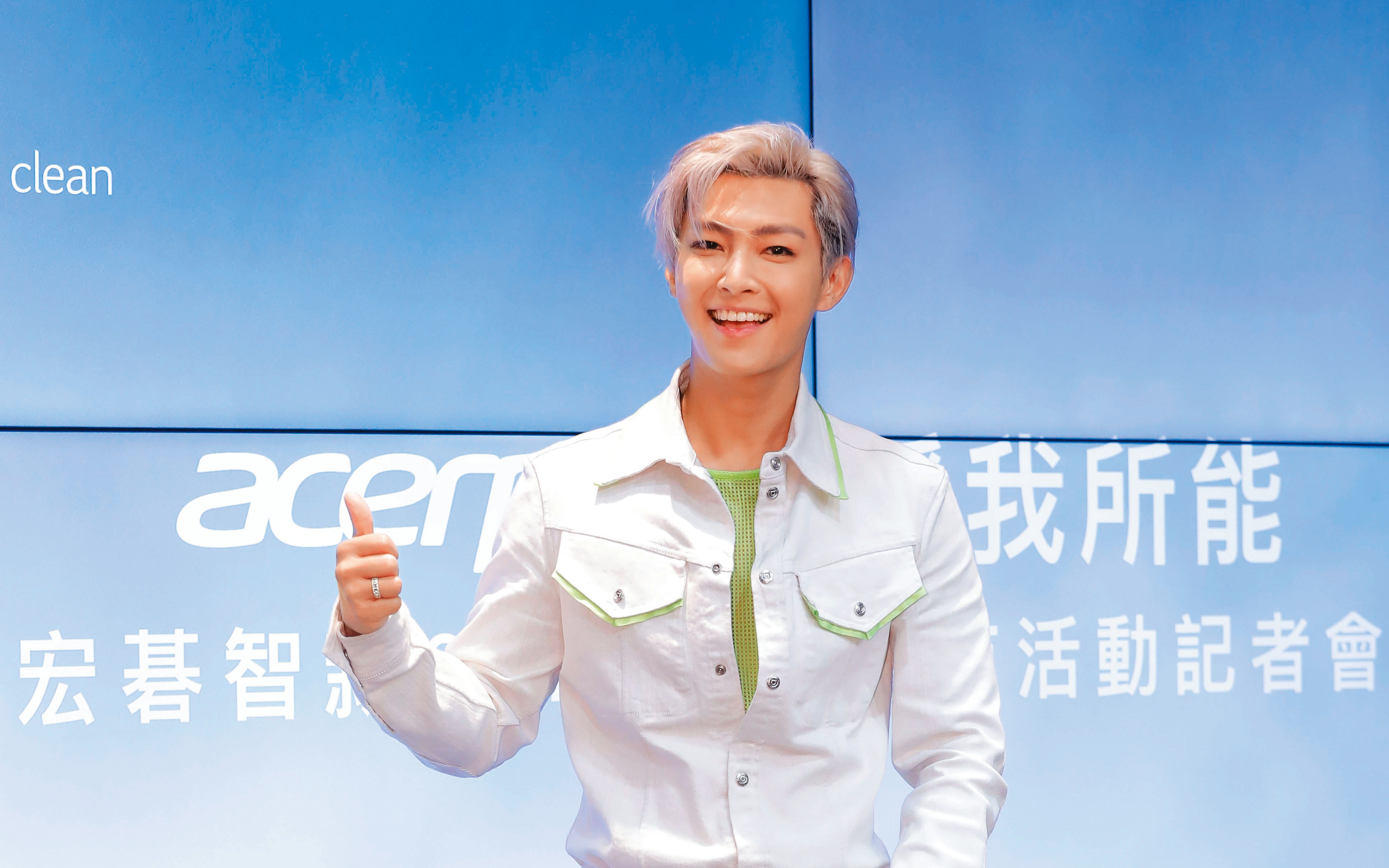 炎亞綸秀鮮肉照,自傲「好屁好可愛」。(翻攝自炎亞綸IG)