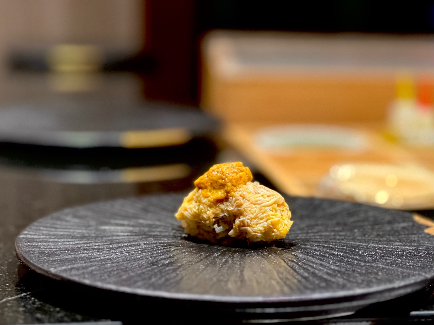 「大閘蟹肉握壽司」加入陳年鎮江醋調味。