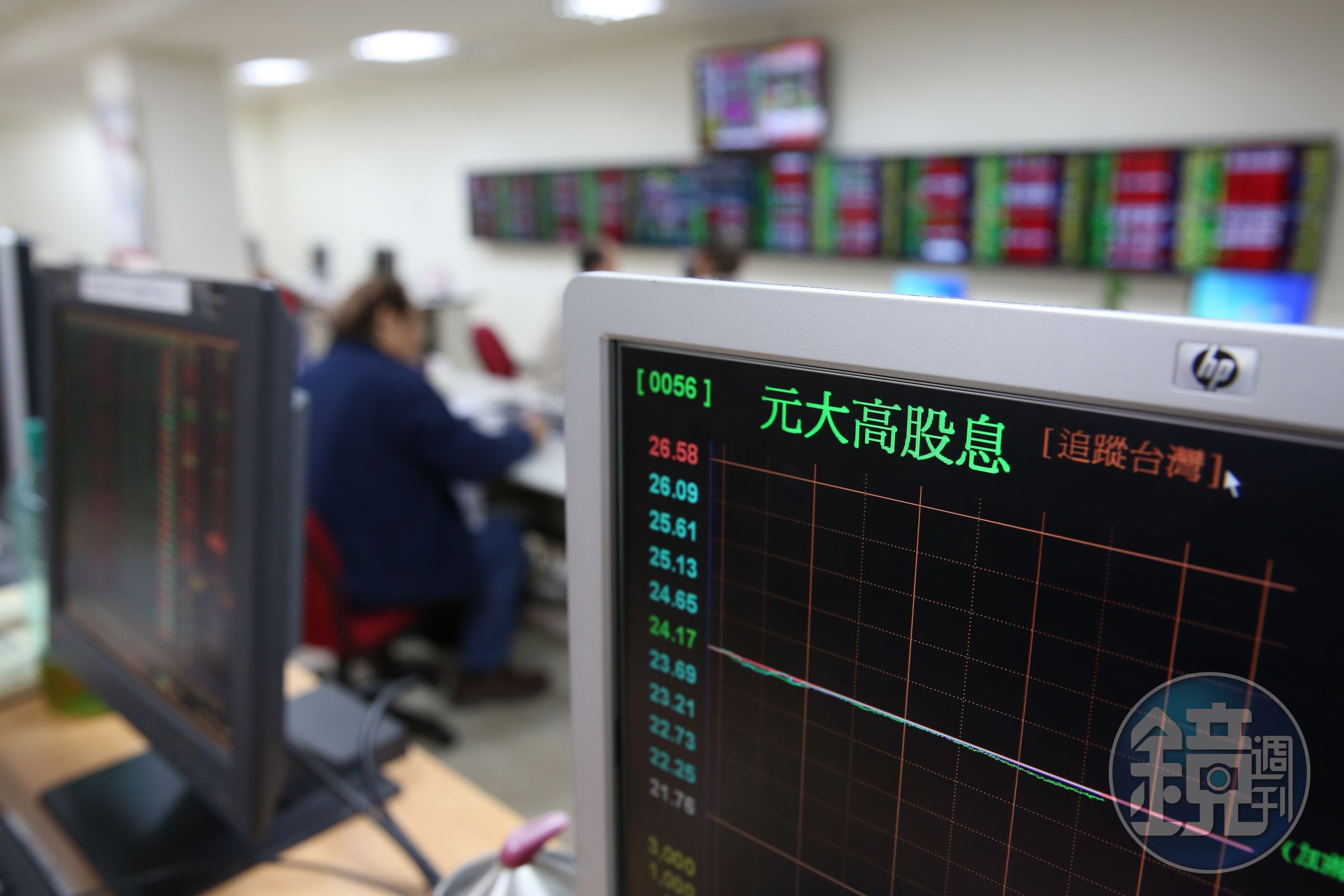 台股高股息ETF蓬勃發展，過去一年0056受益人數成長29.3萬人。