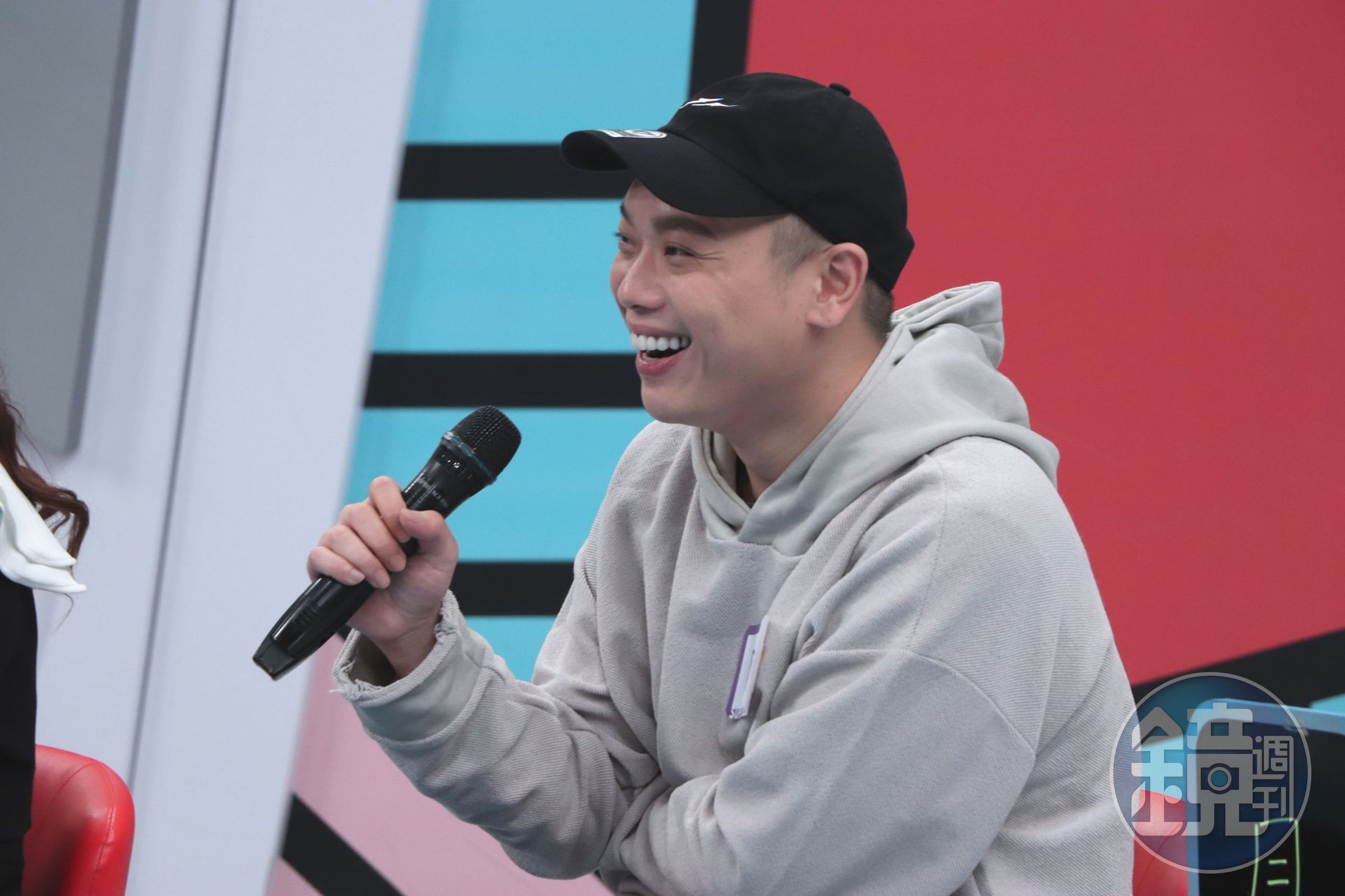 阿虎錄影自曝自己不善理財經驗。（中天提供）