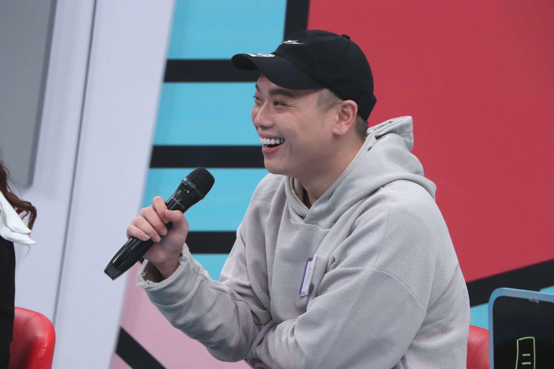 阿虎錄影自曝自己不善理財經驗。（中天提供）