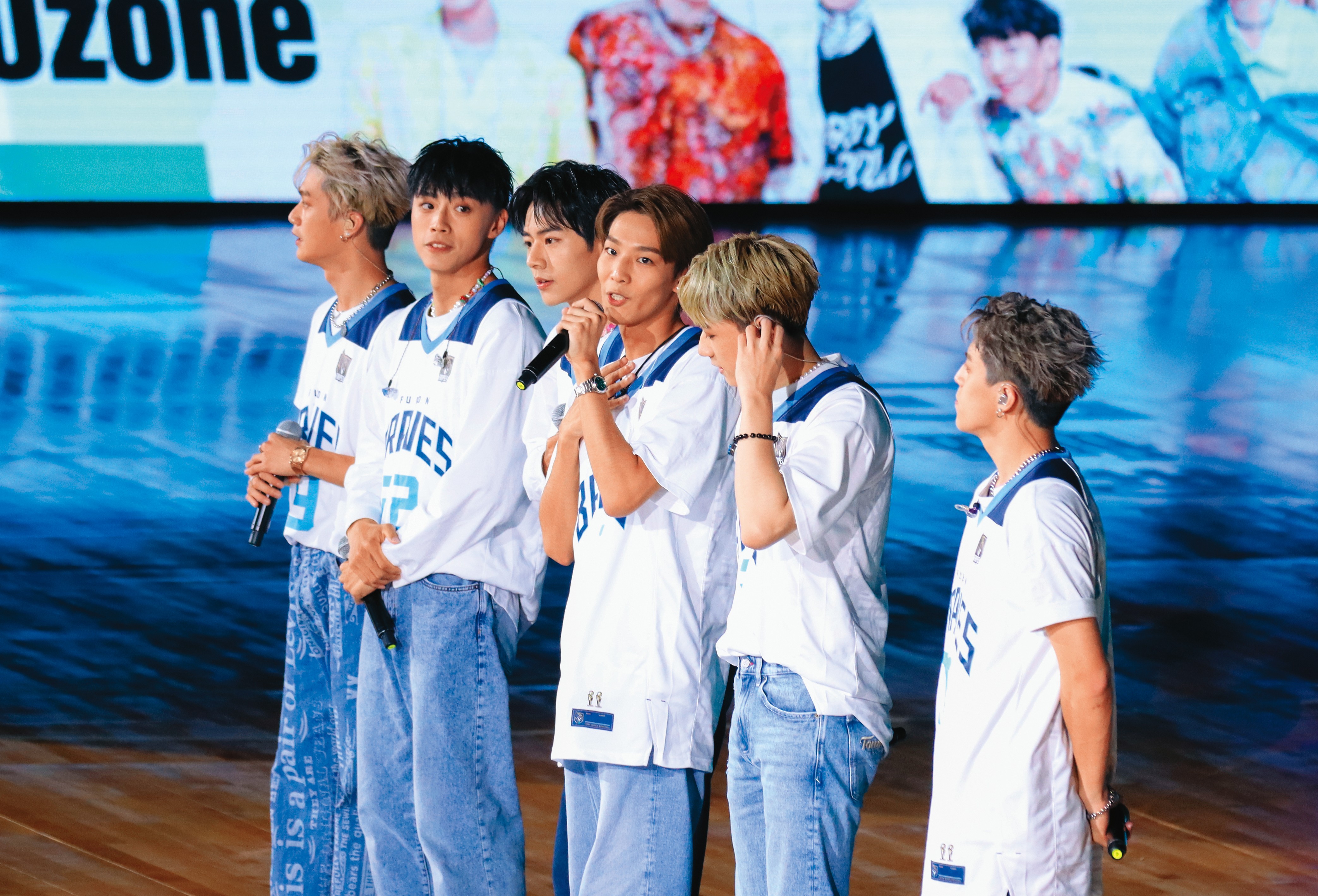 11/5 16:08 此次是他們發行出道單曲後的首場演出，也是隊長周祖安受傷後復出首跳。