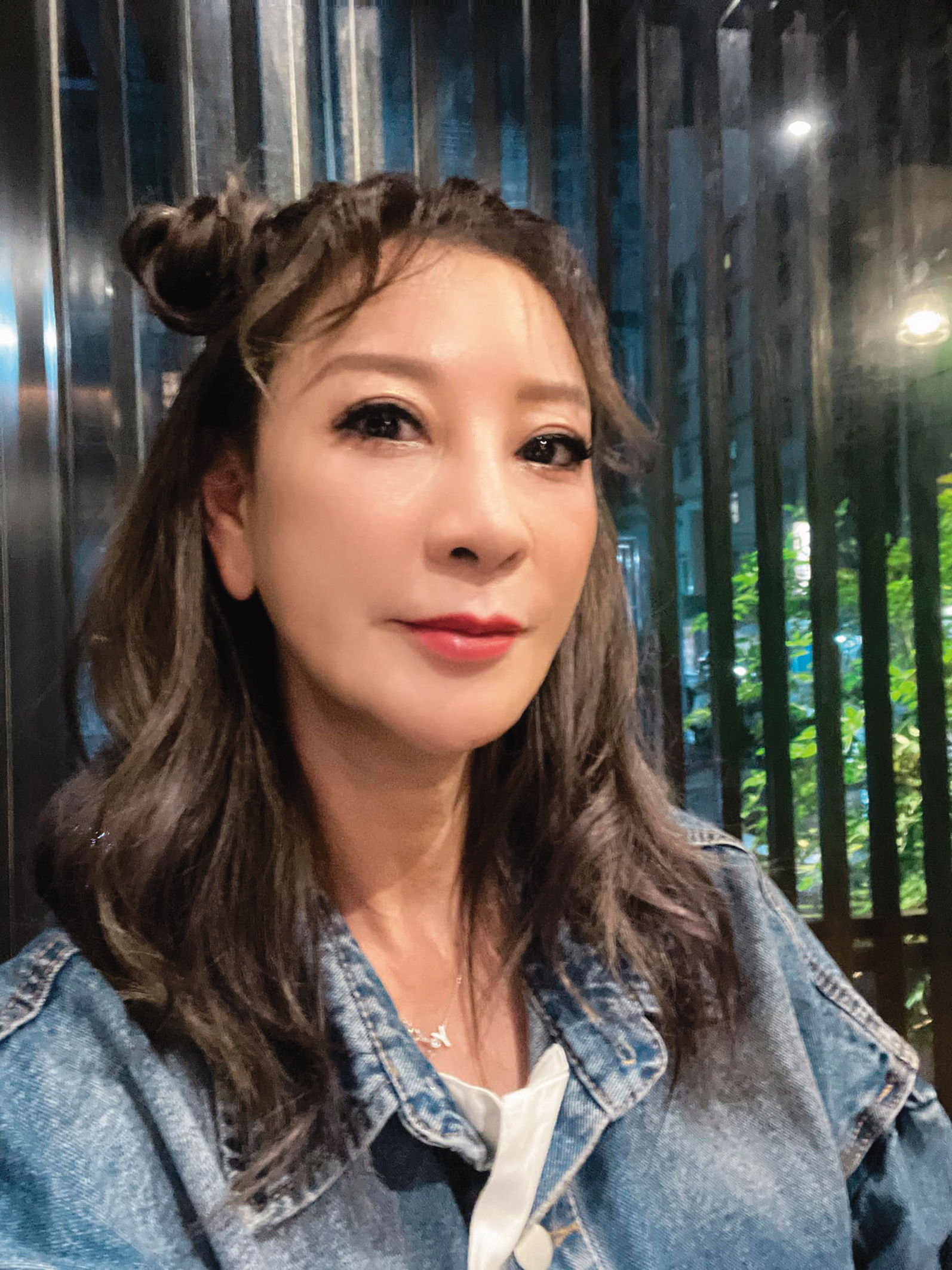 楊繡惠曾當闆娘，男友開酒店她當酒女、開按摩店也幫忙按。（楊繡惠臉書）