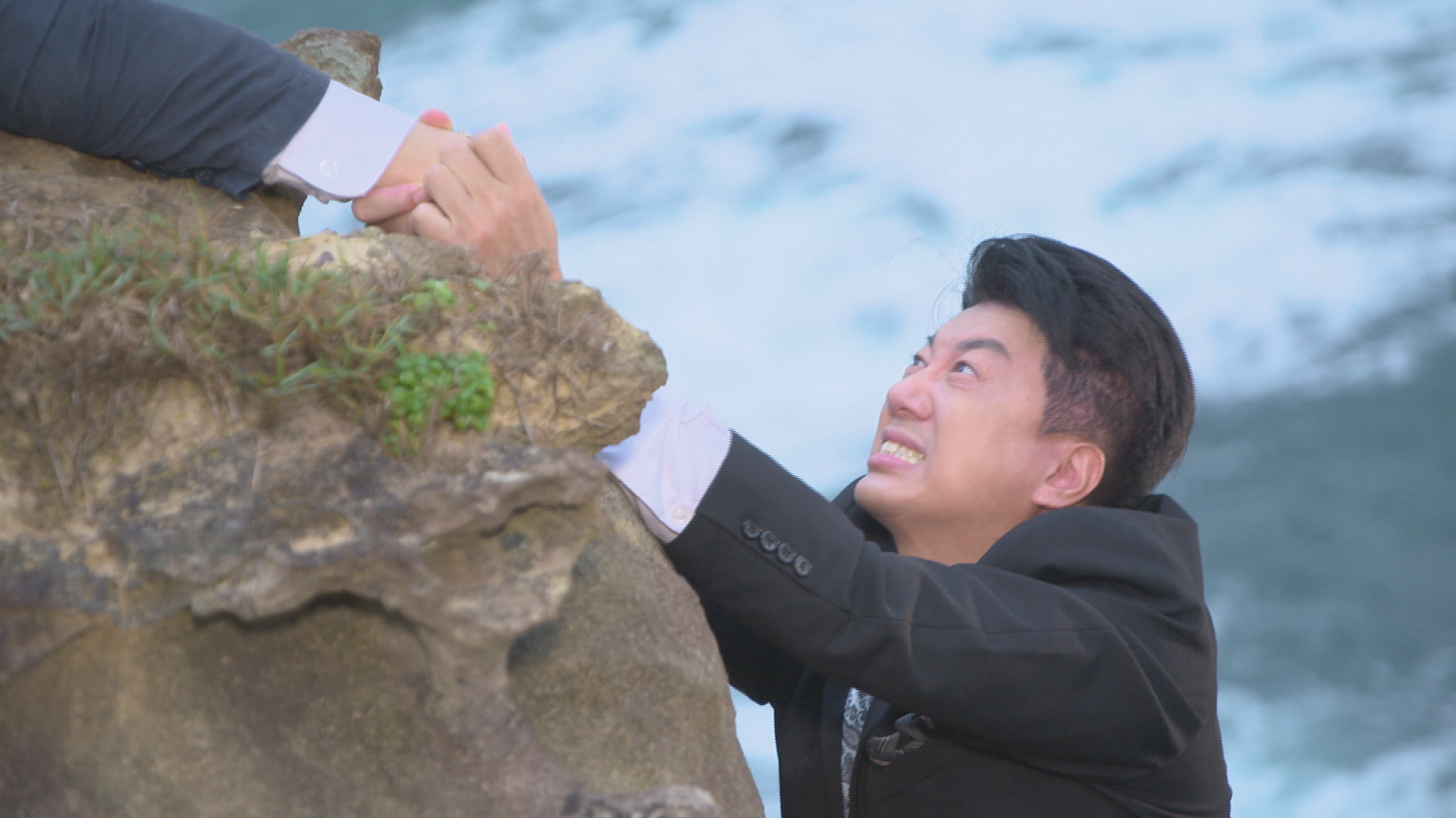 吳皓昇《市井豪門》中落海，收視及OTT觀眾飆漲，成為電視收視冠軍及網路討論度第一的八點檔大戲。（民視提供）