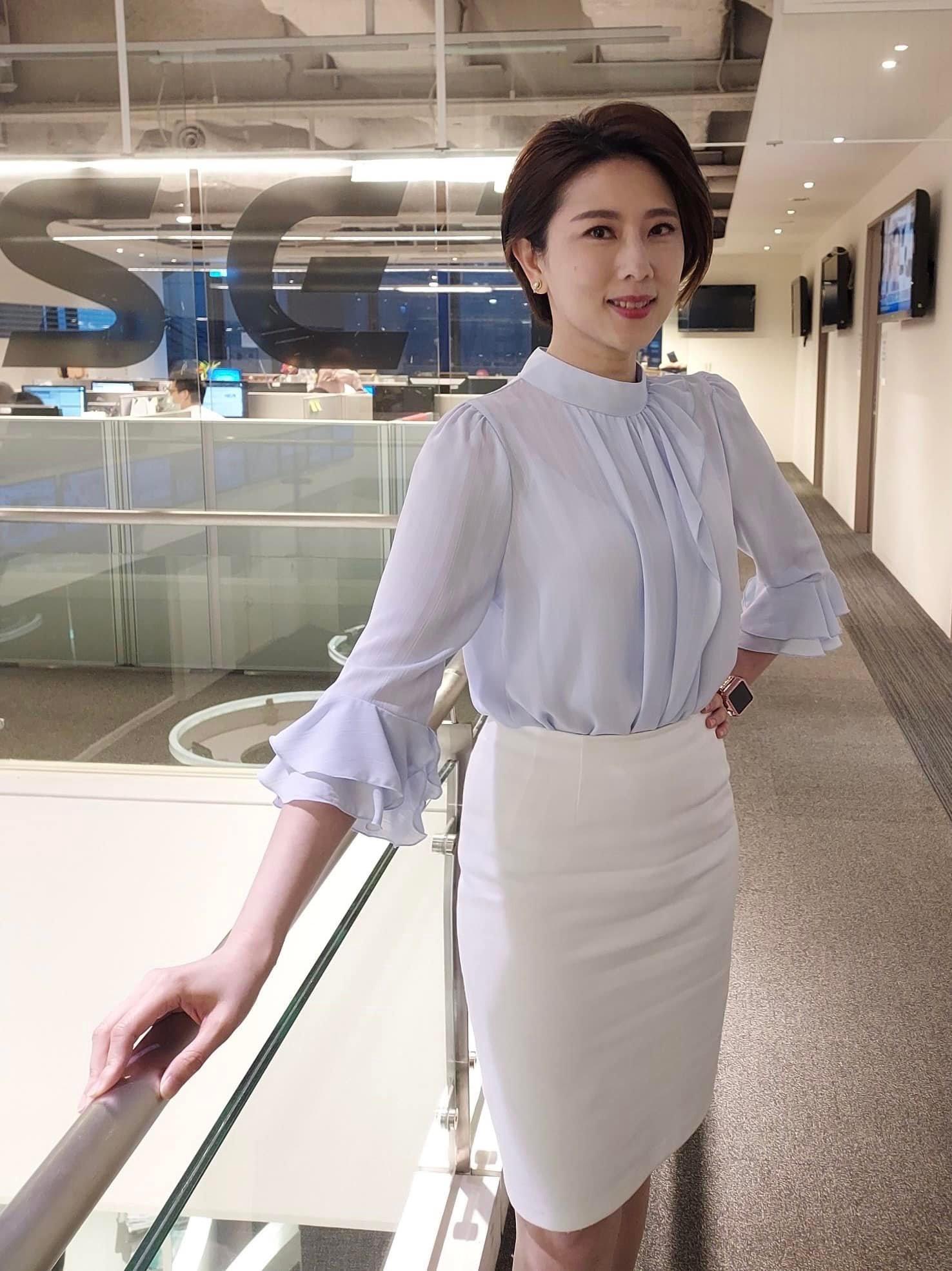 三立女主播許貴雅因為近日上班被公司警衛查問身分，懷疑是自己上妝前後的差異所造成。（翻攝自三立新聞 許貴雅臉書）