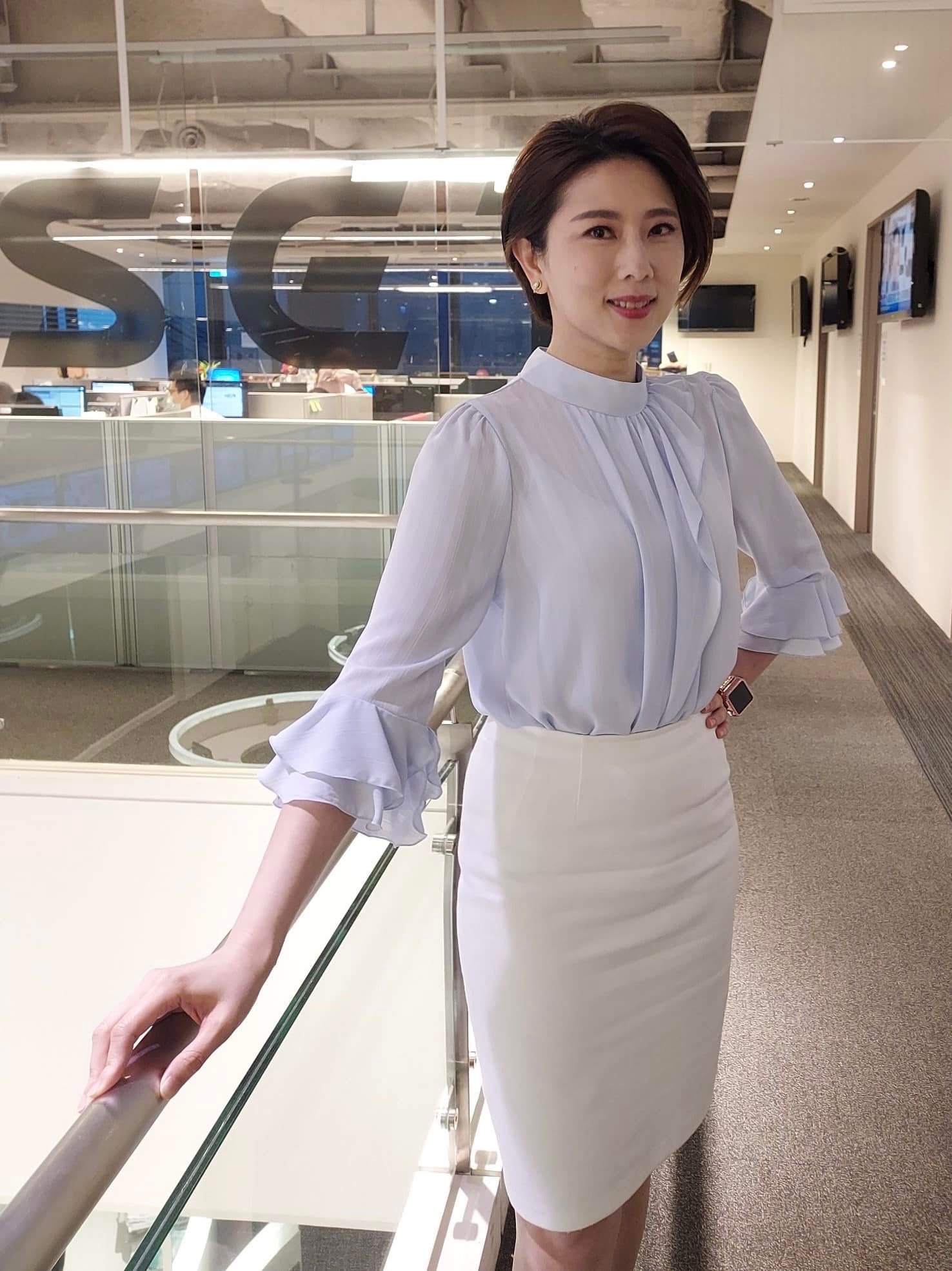 三立女主播許貴雅因為近日上班被公司警衛查問身分，懷疑是自己上妝前後的差異所造成。（翻攝自三立新聞 許貴雅臉書）
