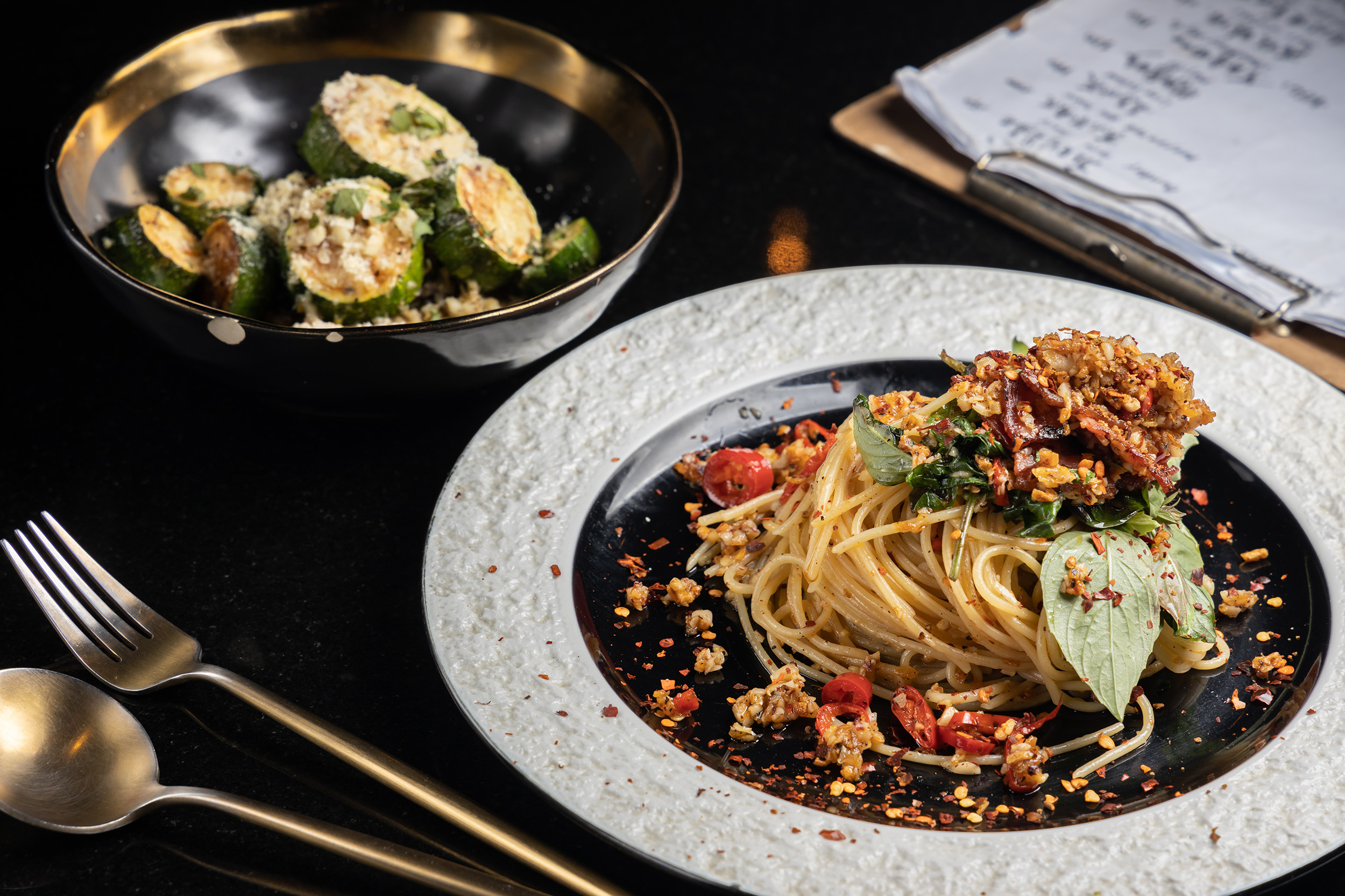 深受在地人喜愛的「HU BBQ BAR」，以專賣義式料理為主，店內每道菜都很適合佐酒。