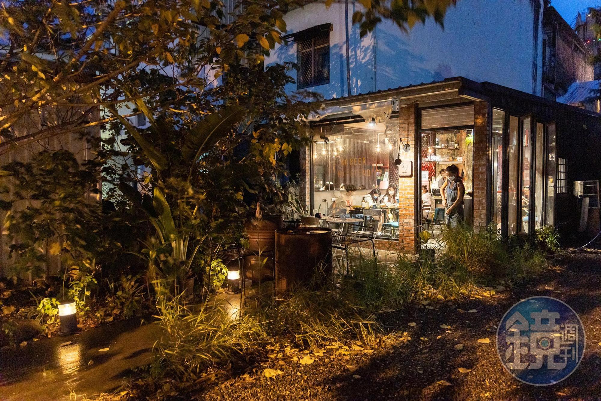 「HU BBQ BAR」位於恆春南門一帶。