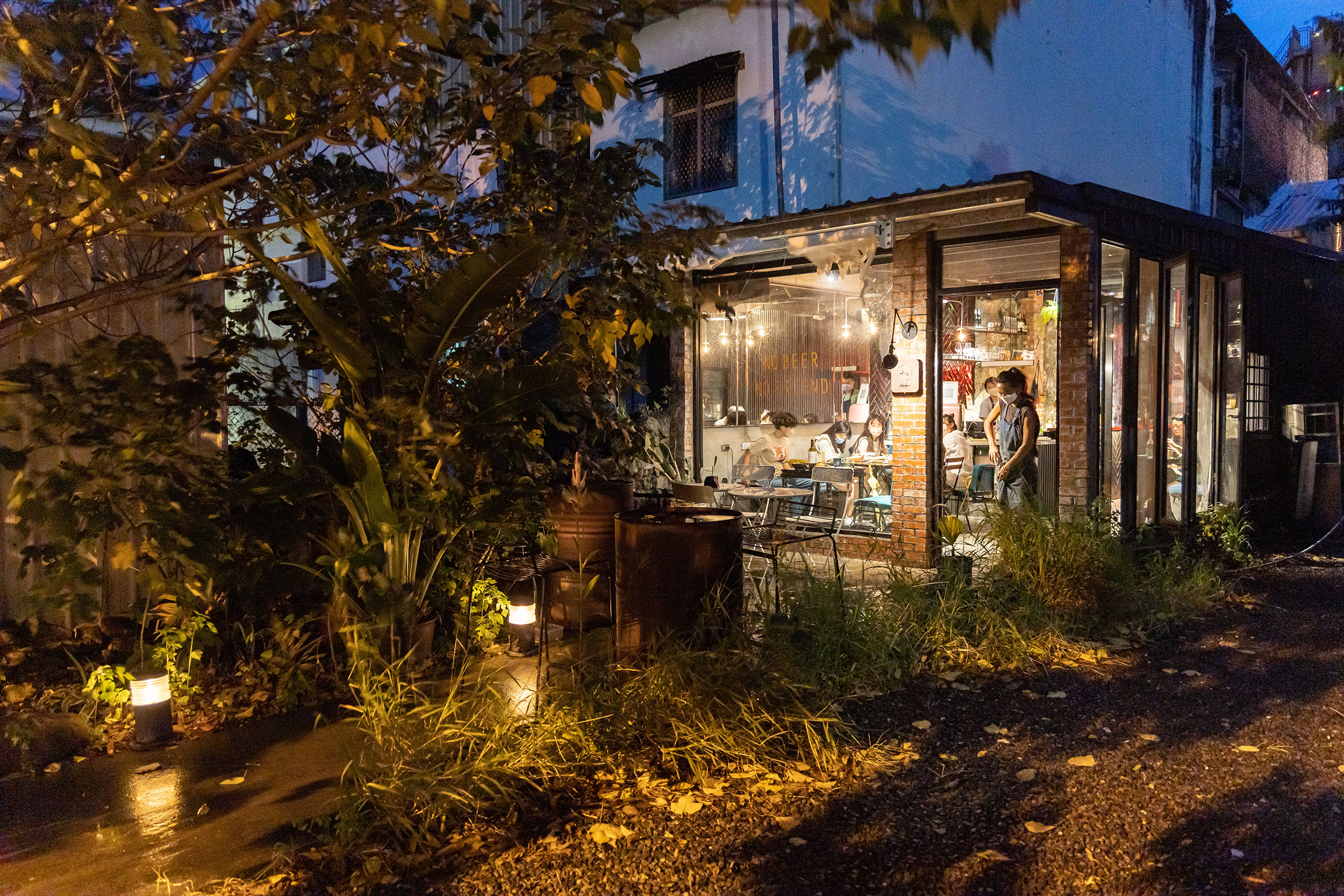 「HU BBQ BAR」位於恆春南門一帶。