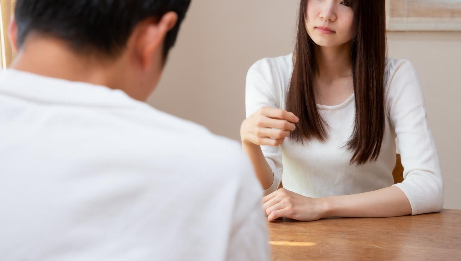 網友表示,女友懷孕堅持「先過戶房子才結婚」,不成功就搞失聯,讓他很困擾。(photo-ac提供)