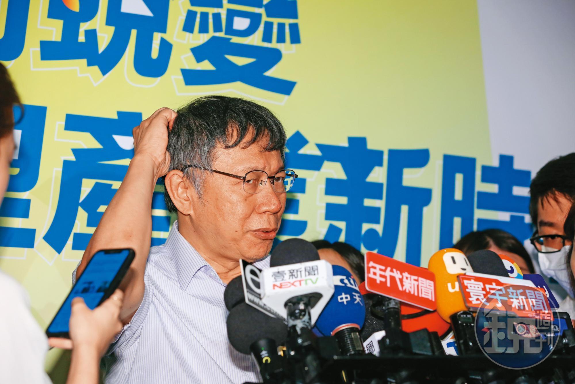 對民進黨北北基桃市長候選人提出1200月票政策,柯文哲直言是亂開支票。(本刊資料照)