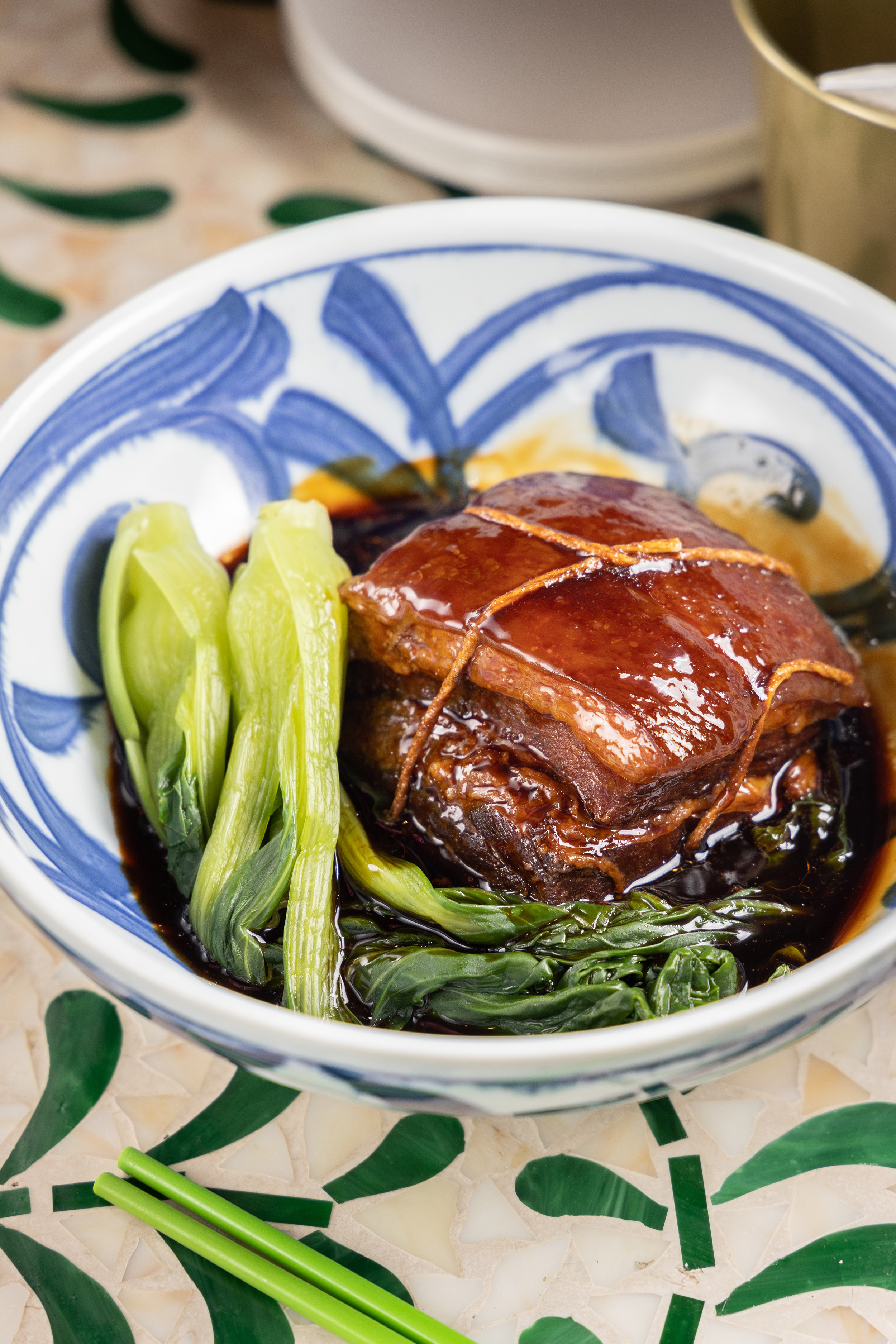 先炸後燉的「醉美東坡肉」，口感十分鬆軟，很下飯。（320元／小份）