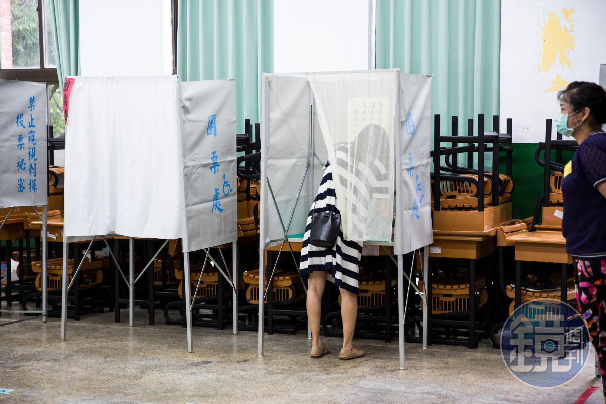 傳出為了防止確診者投票,將提供隔離名單給投票所,中選會主委李進勇否認此說法。(示意圖,本刊資料照)