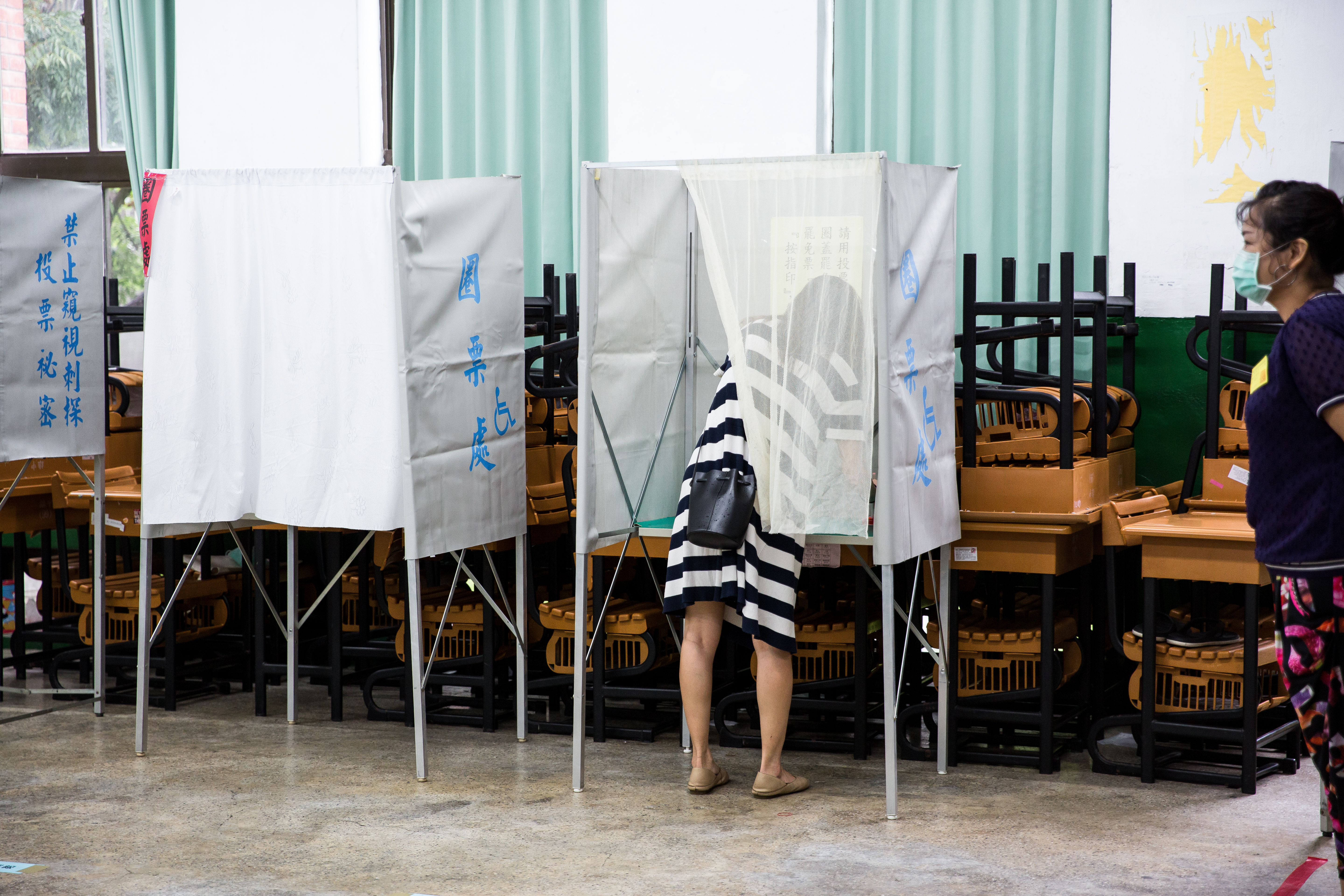 傳出為了防止確診者投票，將提供隔離名單給投票所，中選會主委李進勇否認此說法。（示意圖，本刊資料照）