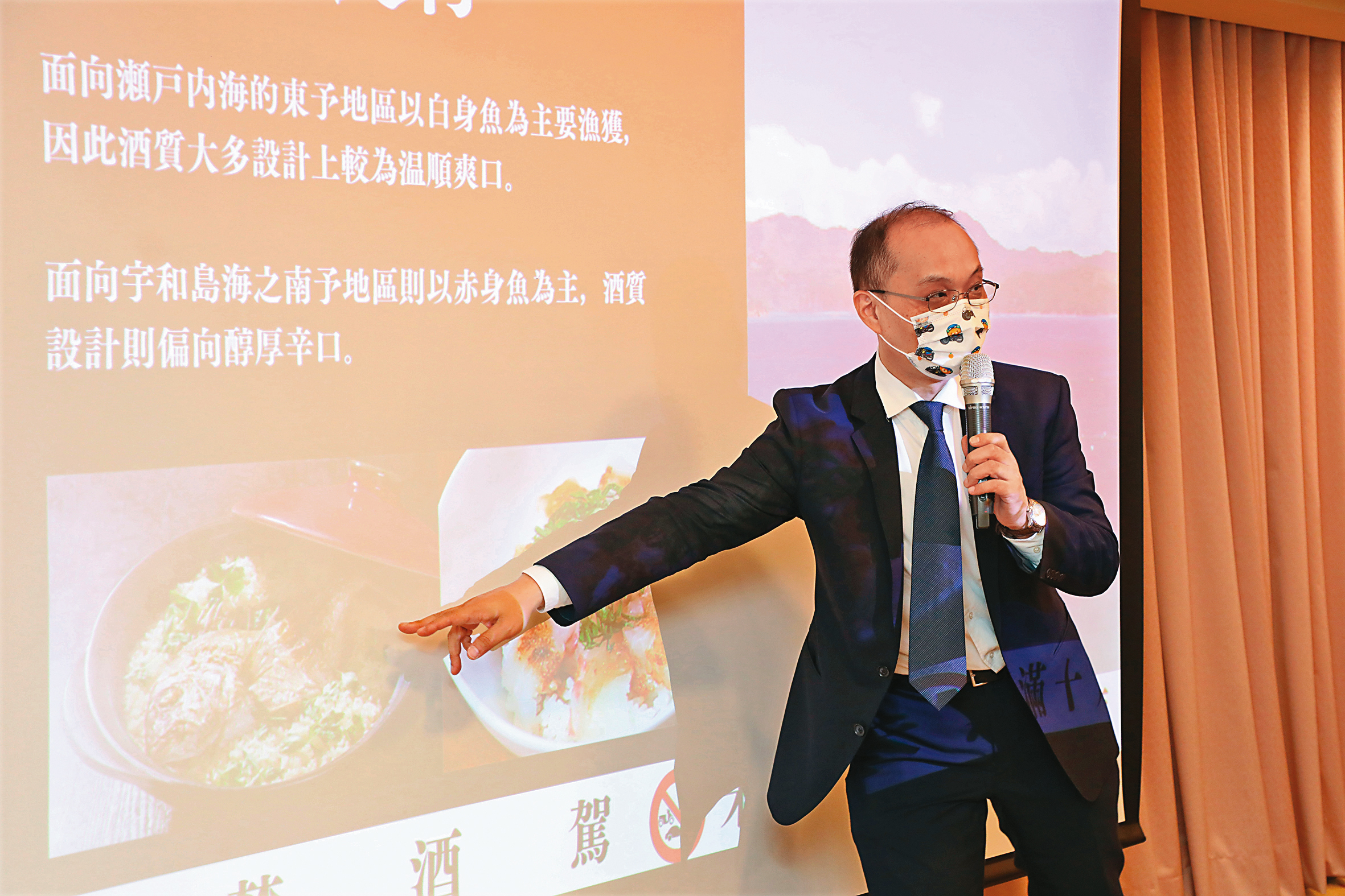 管怡宣曾到訪愛媛多次，談古論今，把愛媛風土人文講解得淋漓盡致。