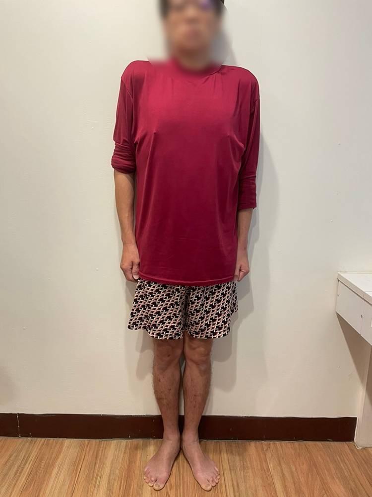 鄭男為詐團內負責拍攝被拘禁的被害人。(警方提供)