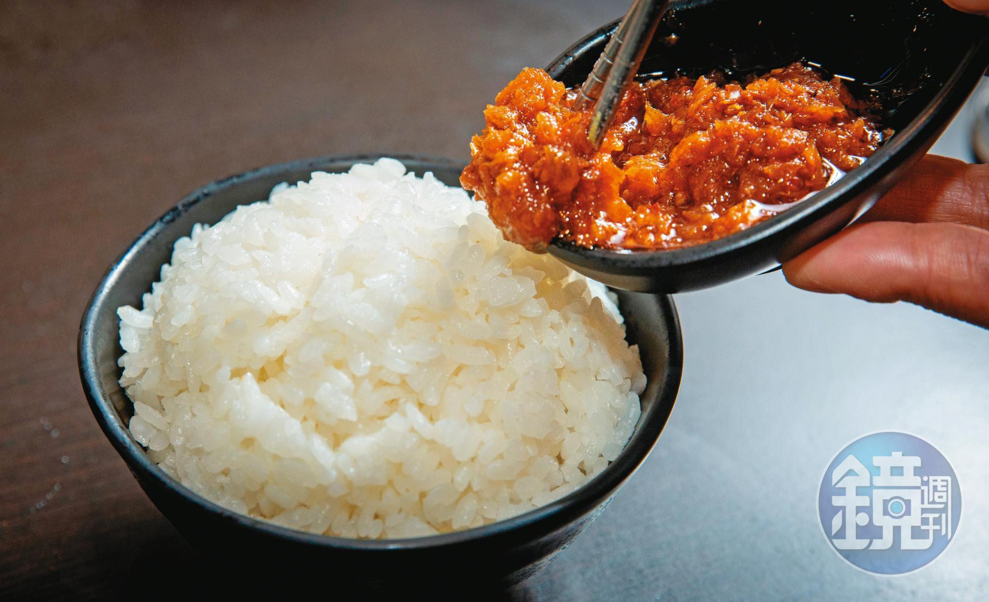 亞都的隱藏版美食XO醬香氣足,鹹香微辣,拌飯、拌麵都相當美味。