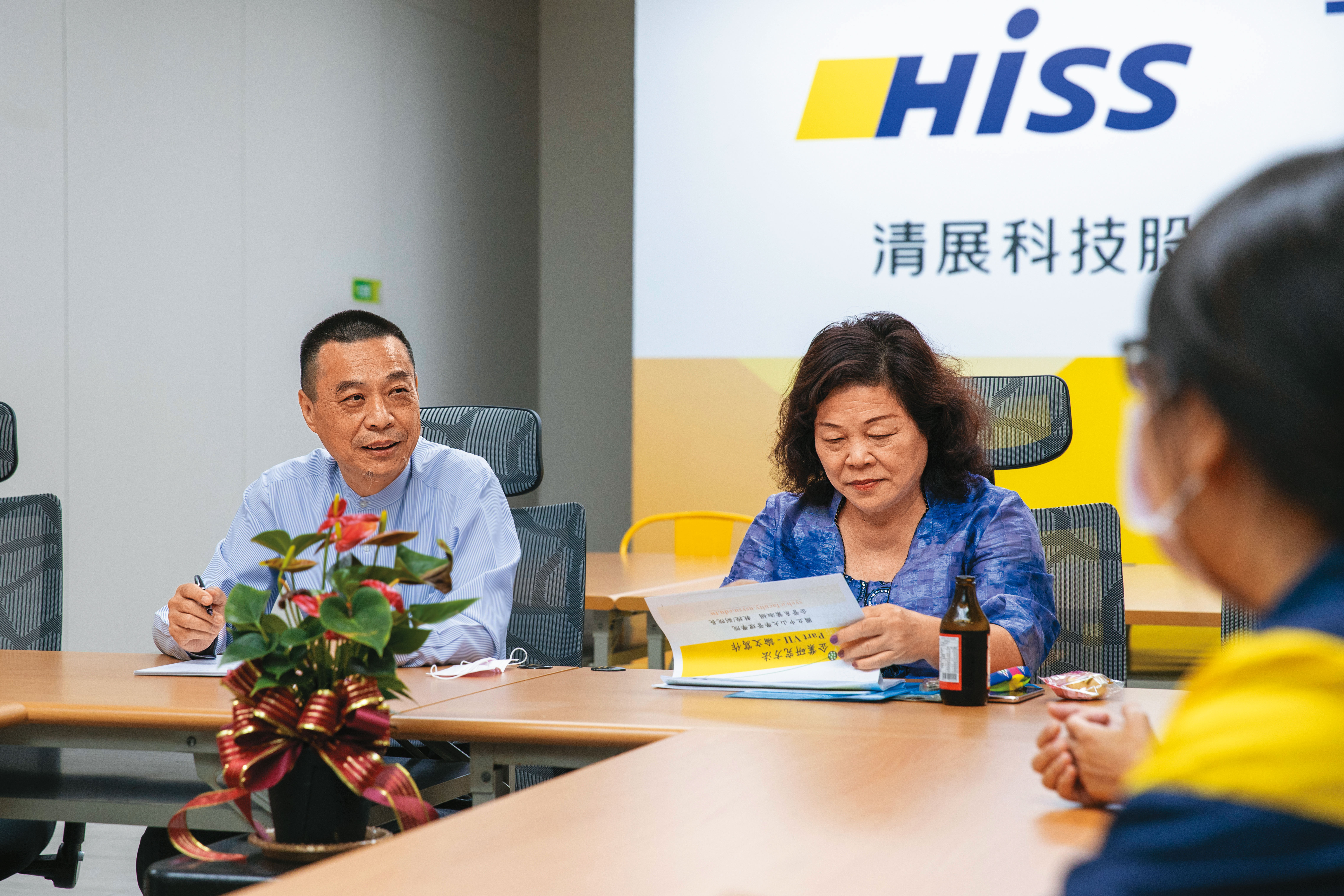 周國忠（左）領導清展持續投入研發終靠技術取勝，對市場嗅覺敏銳的妻子陳白沼（右）則是最佳智囊。
