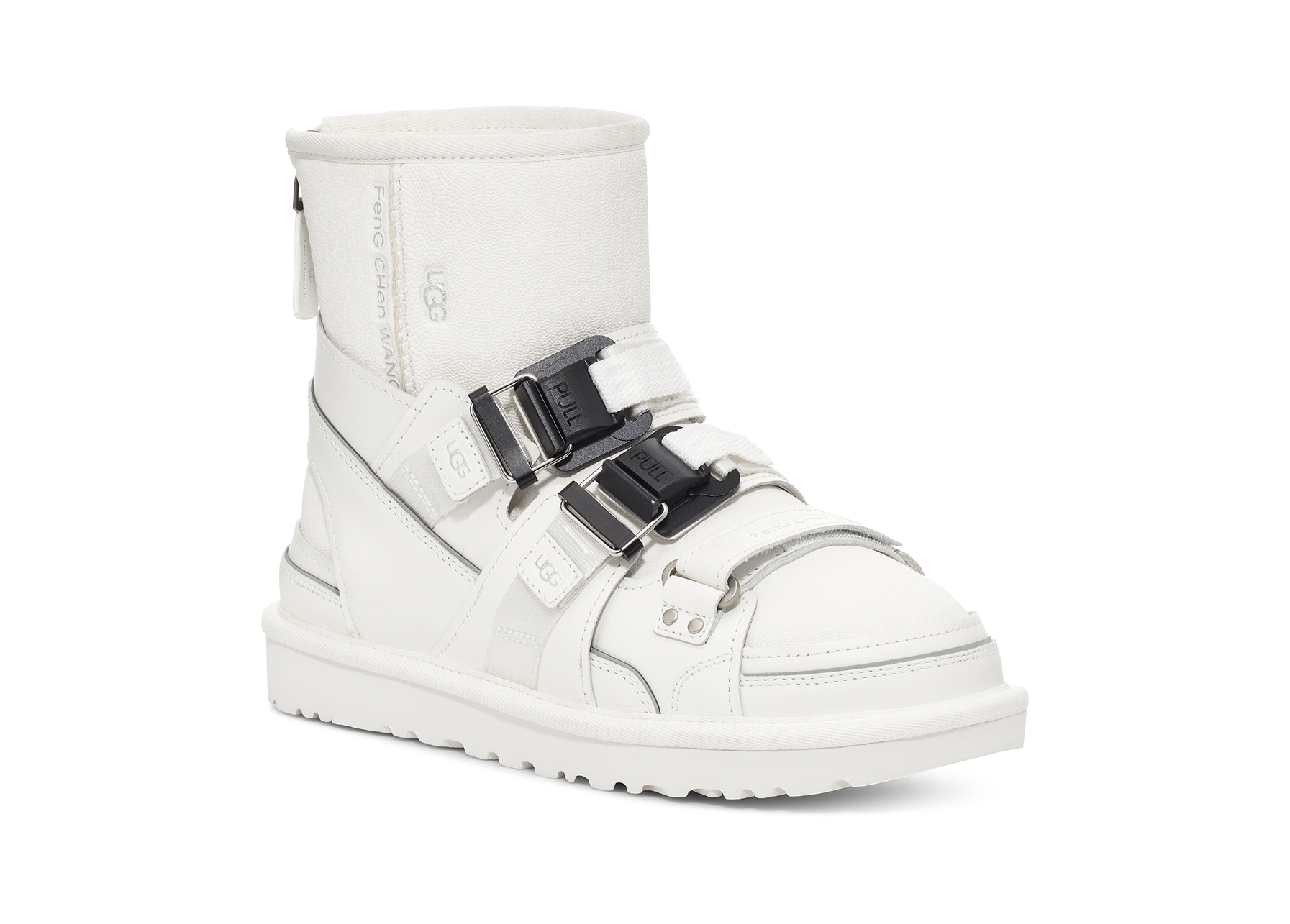 UGG x Feng Chen Wang白色聯名鞋款。NT$17,880（三諾提供）