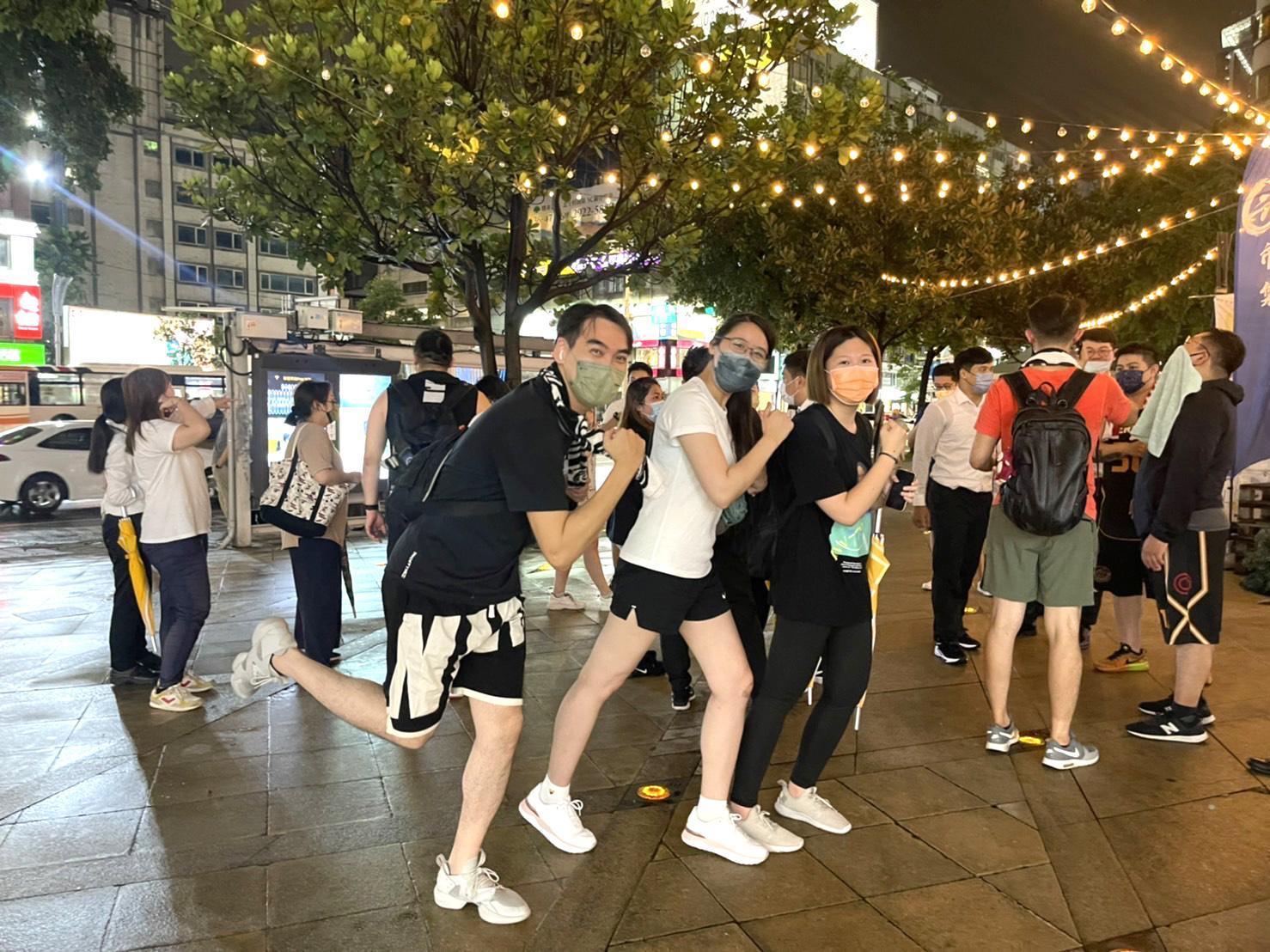 疫情下永慶人運動魂不滅,健走競賽引起員工的熱烈迴響,參與人次屢創新高。圖/永慶房屋提供