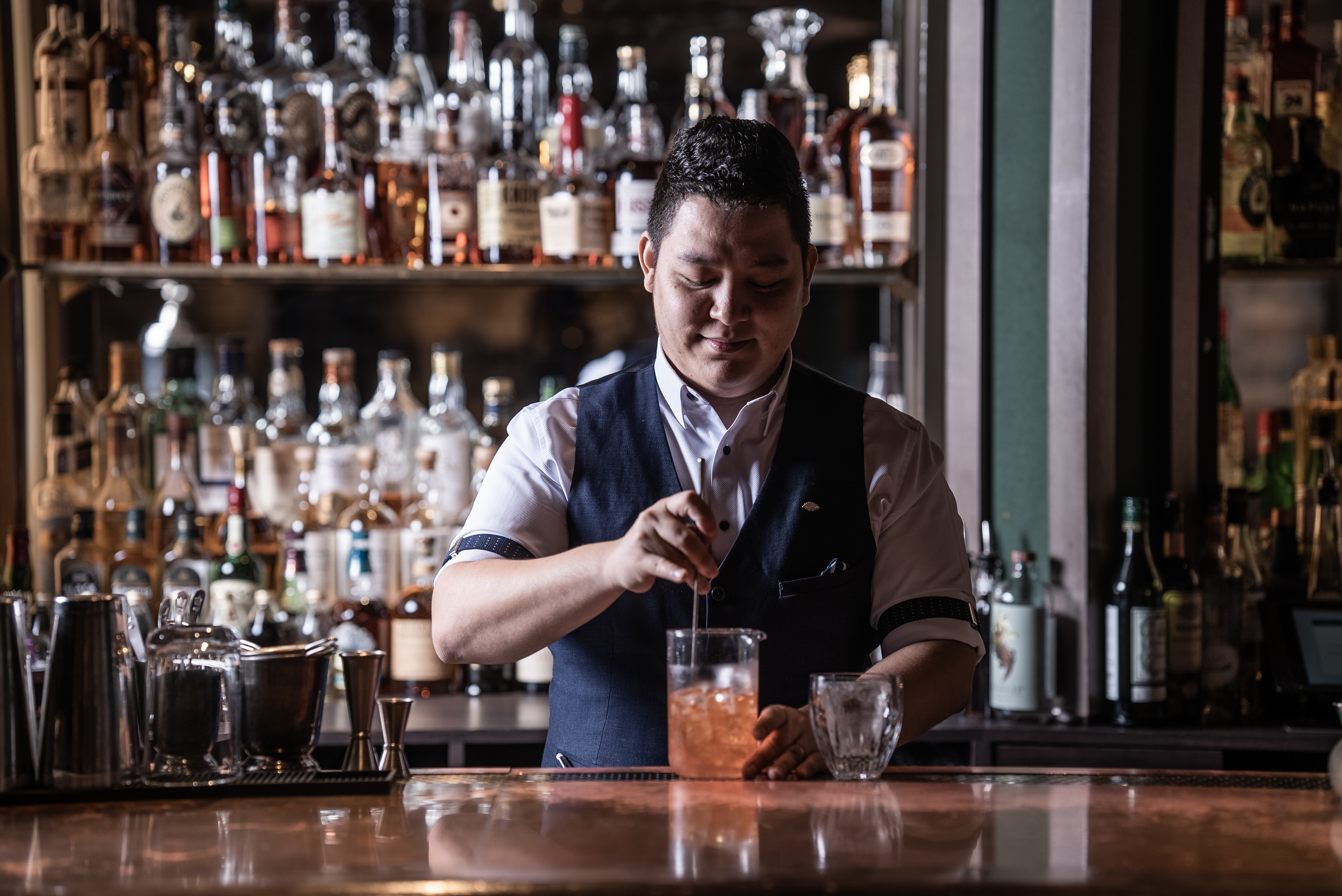 PDT & MO Bar的首席調酒師Daniel Valencia。