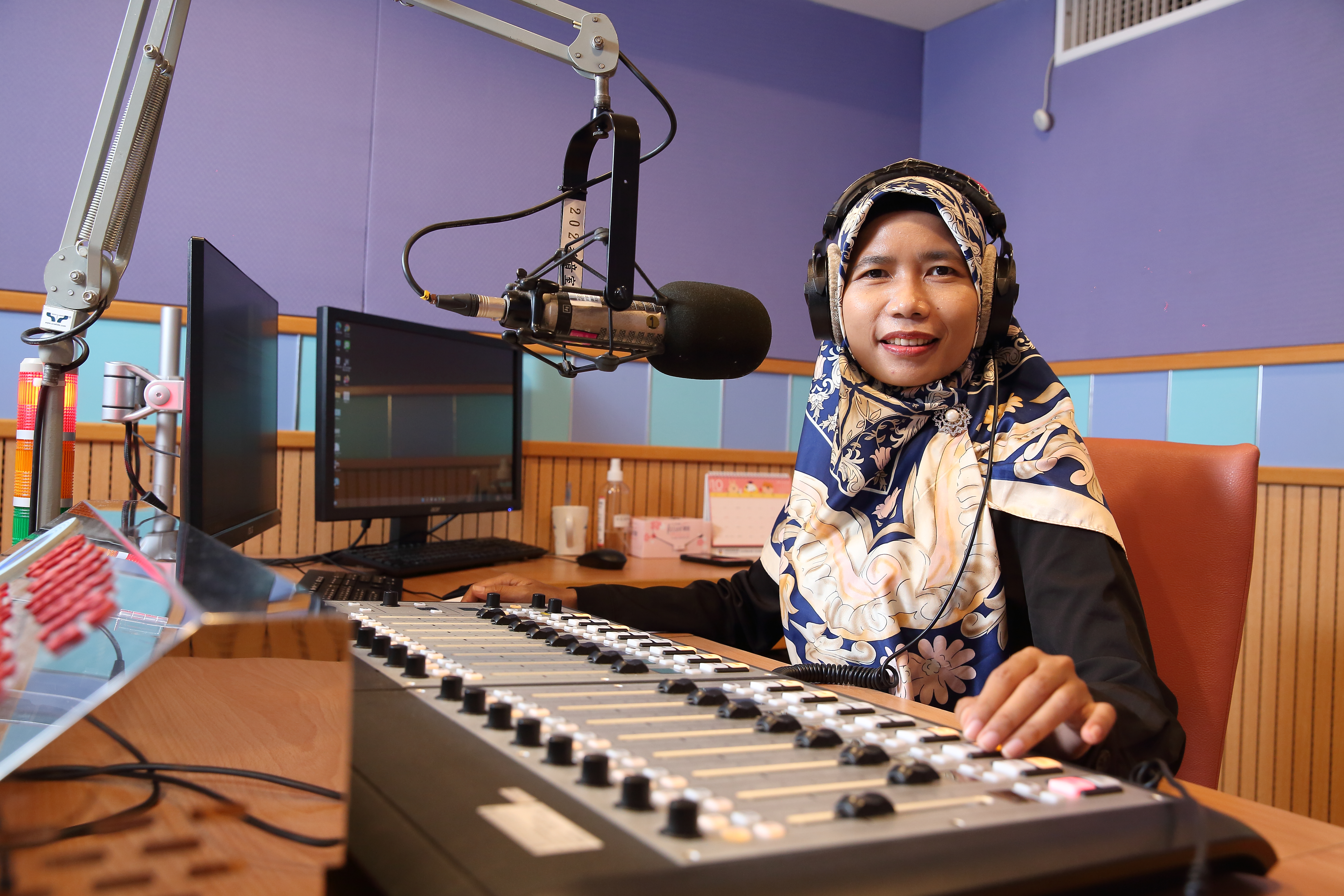 丁安妮在國立教育廣播電臺主持《幸福聯合國》9年，連剪接都自己來。