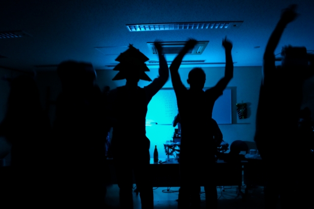 日本一個賣淫集團利用社群招攬男客，租用民宿舉辦雜交派對，安排賣淫女子陪同狂歡。（示意圖，photo AC）