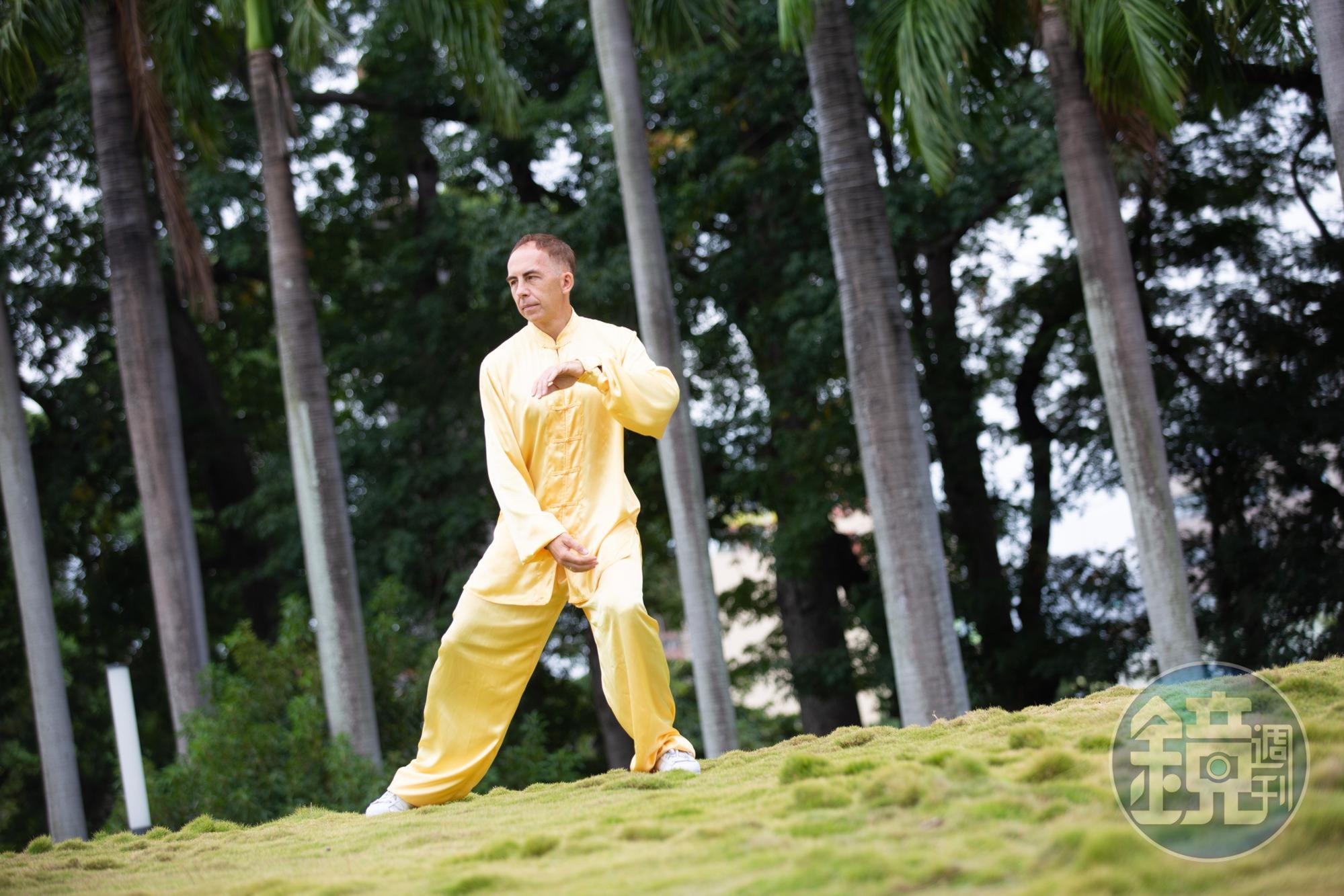 馬培德12歲開始學南拳、周家拳、太極拳,因此愛上中華文化。