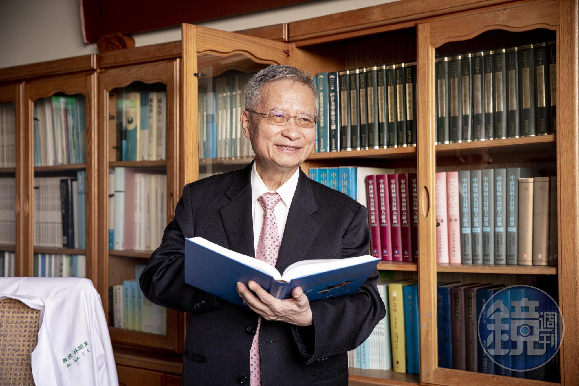 林昭庚醫學著作豐富,私下也喜歡閱讀歷史哲學的書籍。