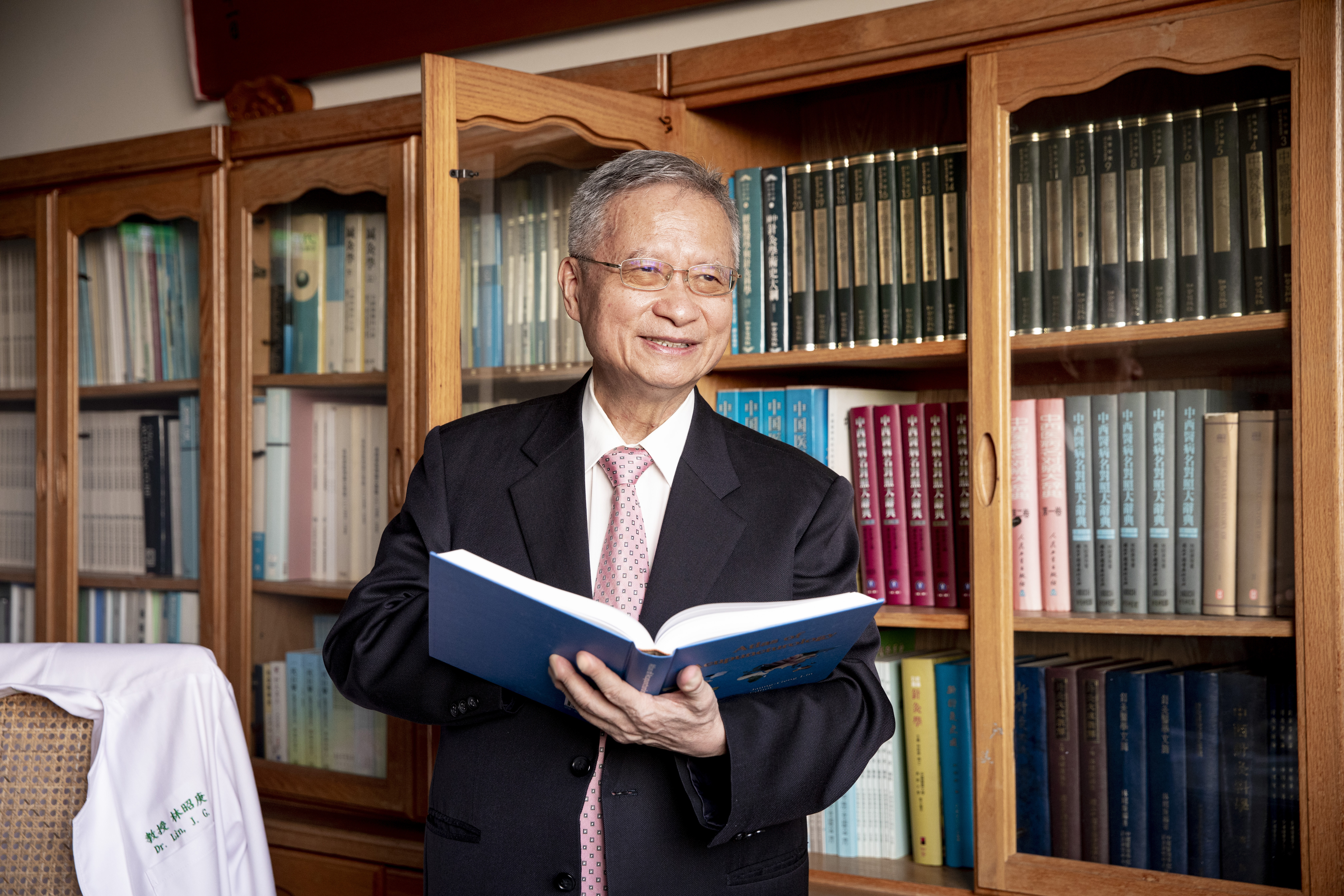 林昭庚醫學著作豐富，私下也喜歡閱讀歷史哲學的書籍。