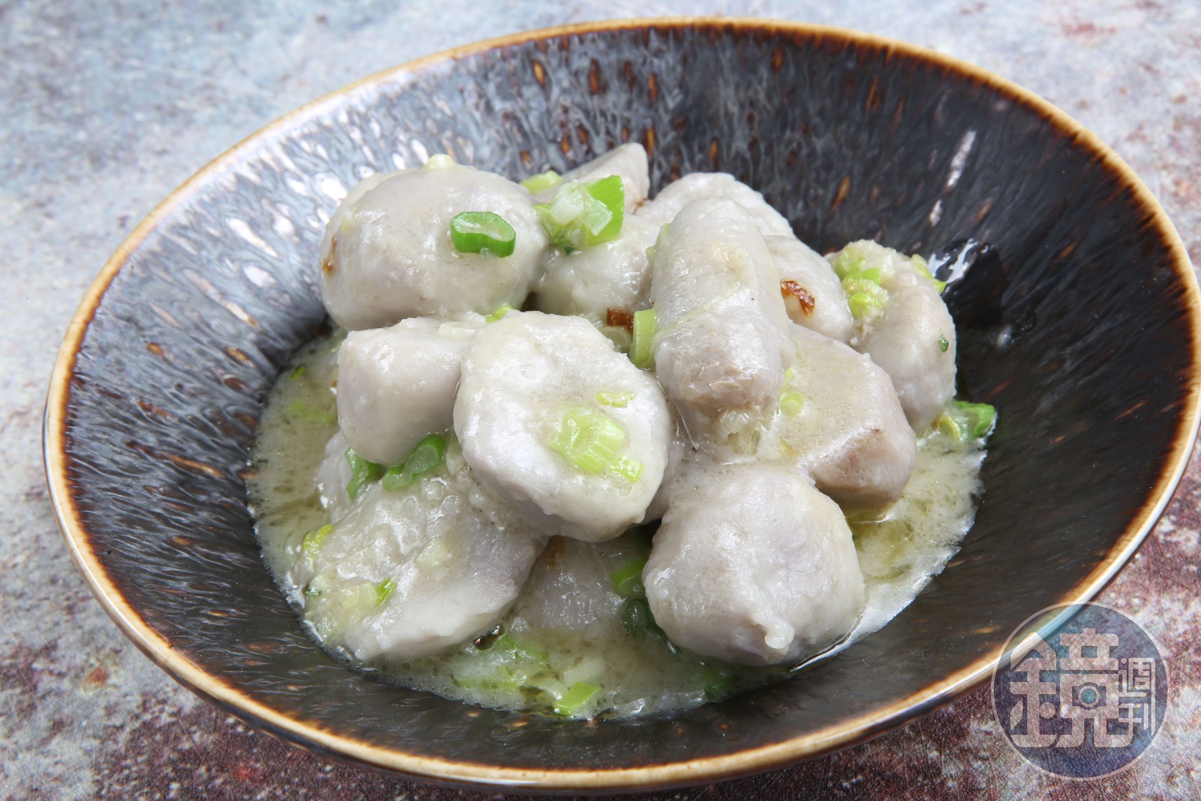 「蔥油芋艿」充分吸入三星蔥油的香氣。（330元／份）（點水樓提供）