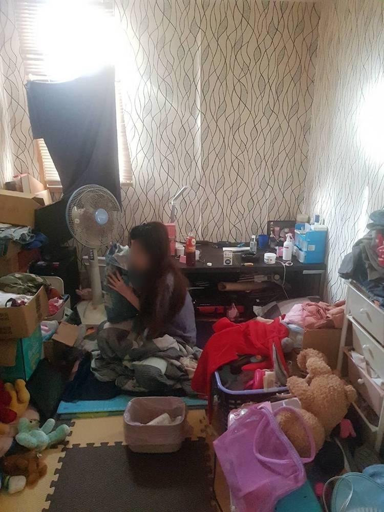 綽號「大姊」的傅姓女子，在基隆住處遭逮。（翻攝畫面）