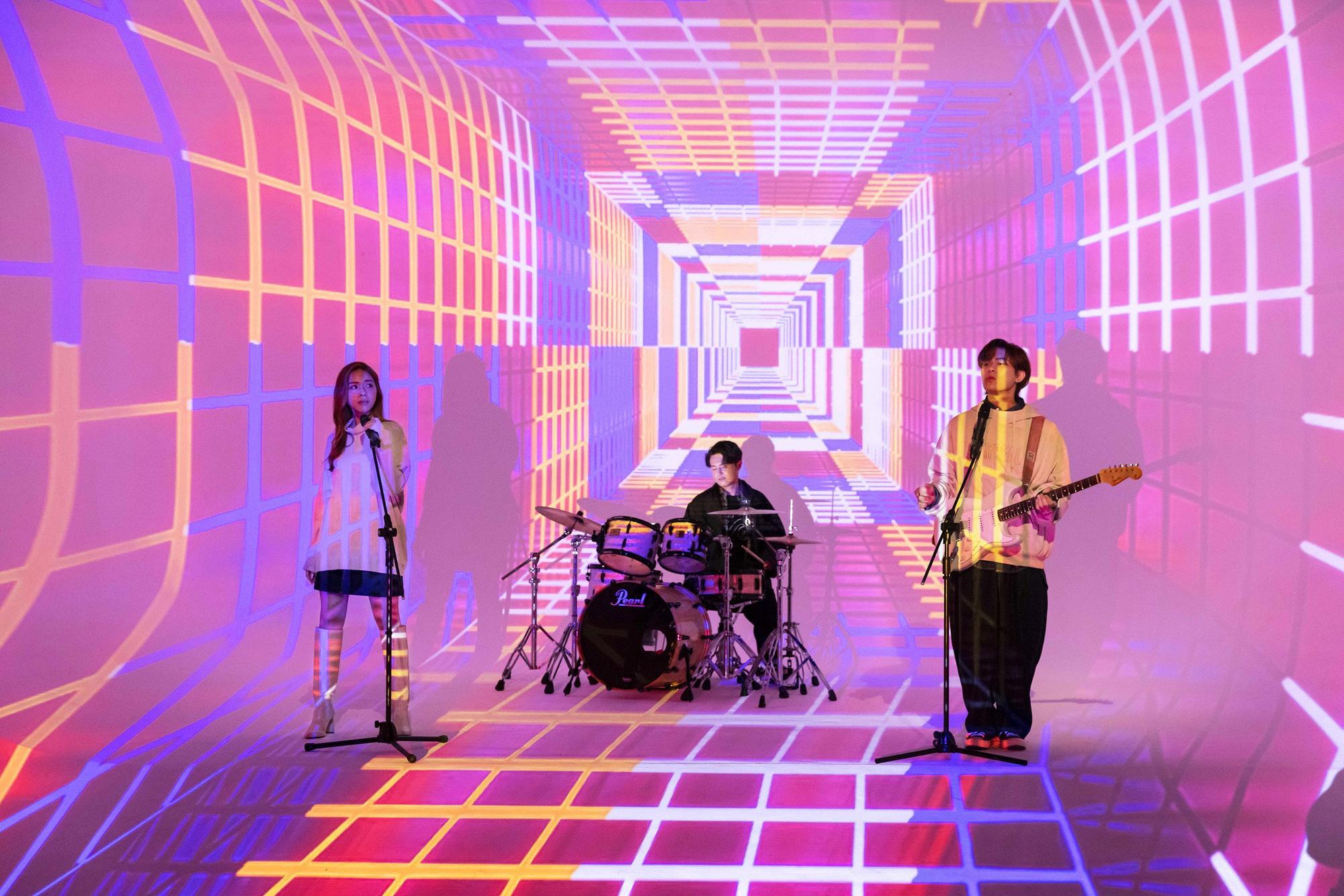STAYREAL公開15週年全新品牌主題曲《我們都活在進化之中》。(STAYREAL提供)