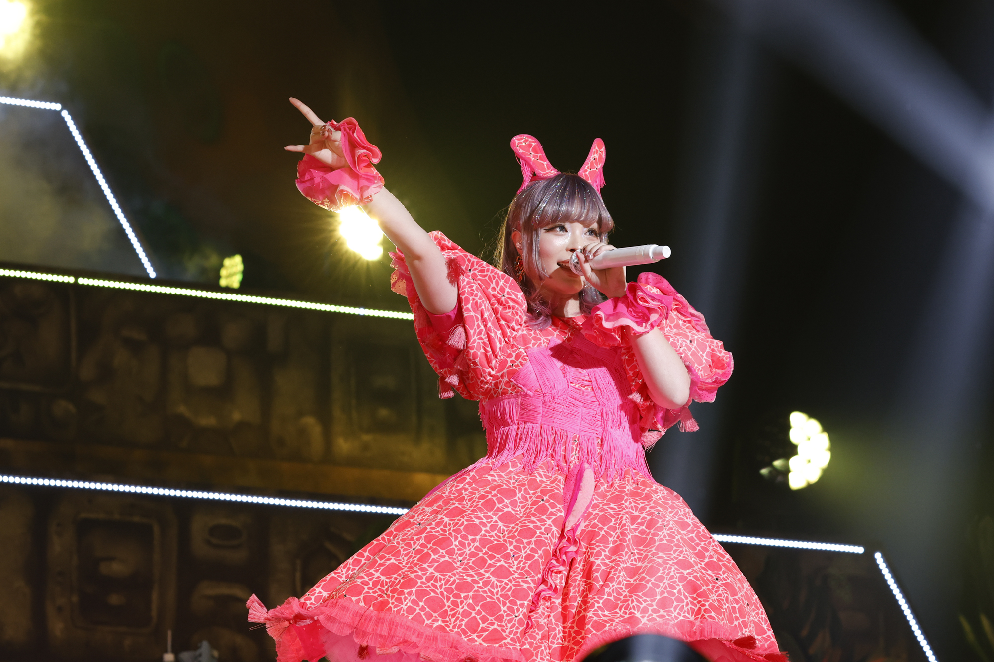 出道10週年的日本歌手卡莉怪妞今年工作滿滿。（ASOBISYSTEM 提供）