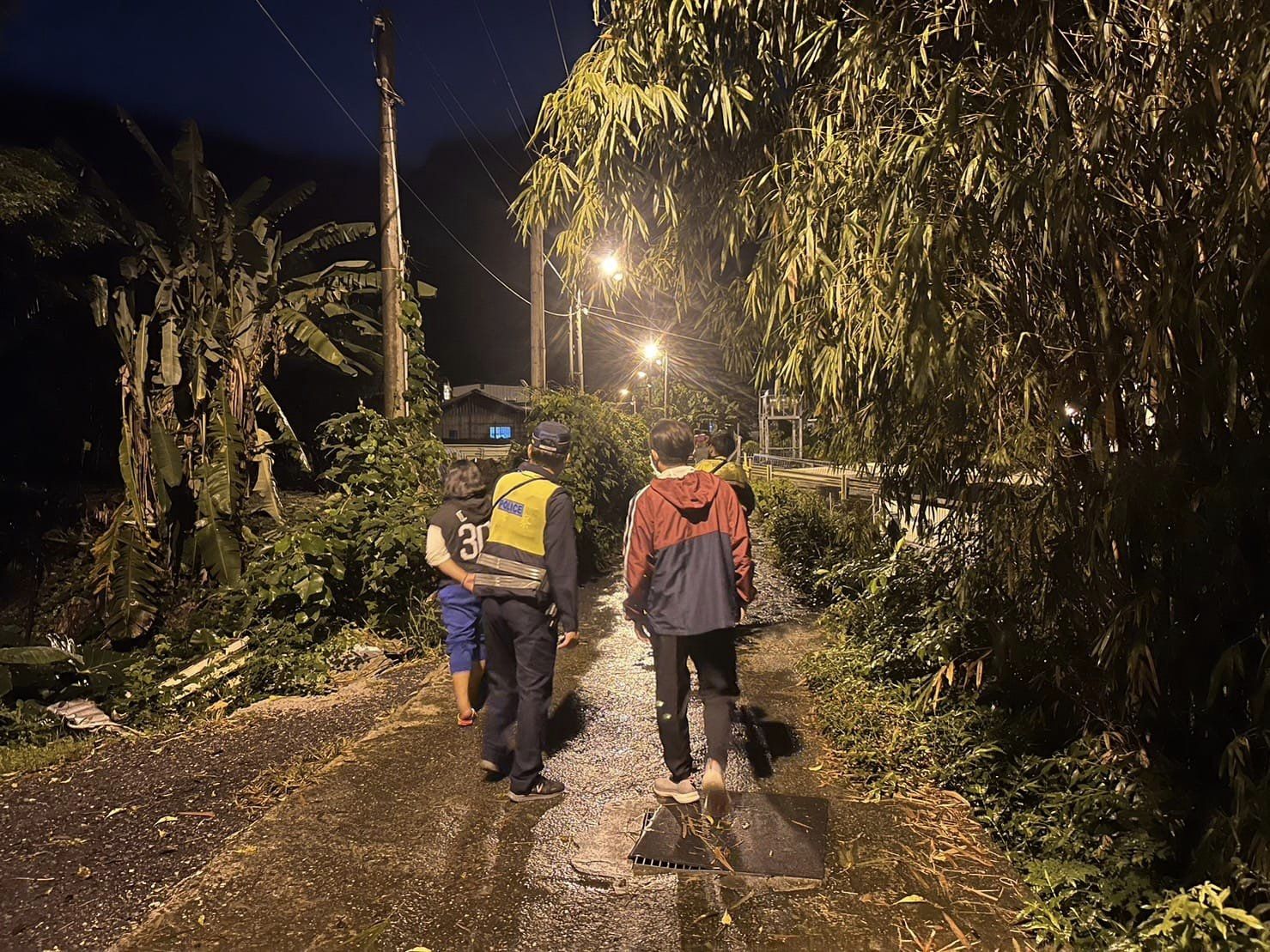 花蓮有女童當街遭侵犯，警方循線追查後順利將犯嫌逮捕到案。（翻攝自顏維勳臉書）