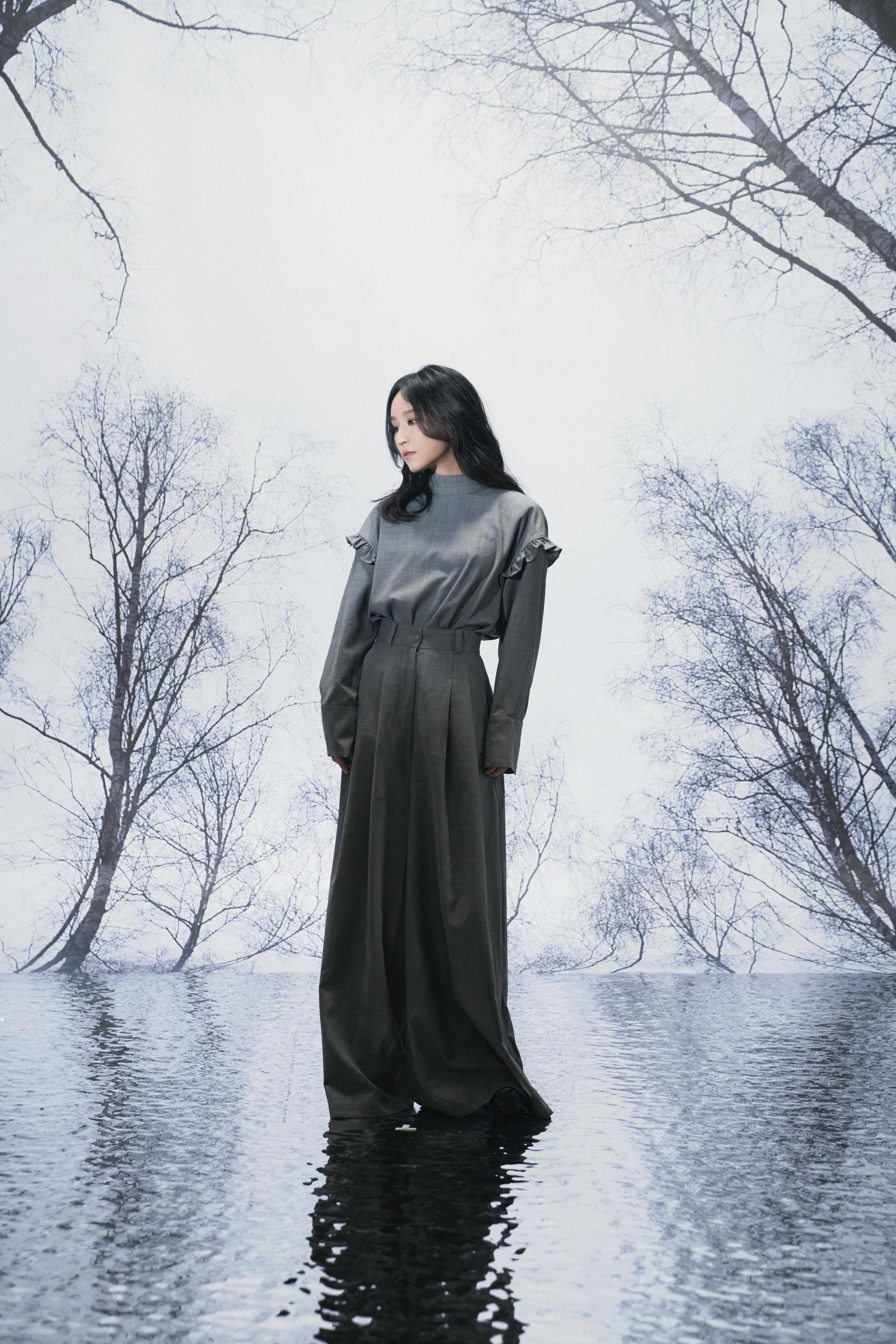 法蘭Fran首張創作大碟《逞強的溫柔》,邀來五月天瑪莎、阿信、韓立康齊力製作。(相映國際提供)