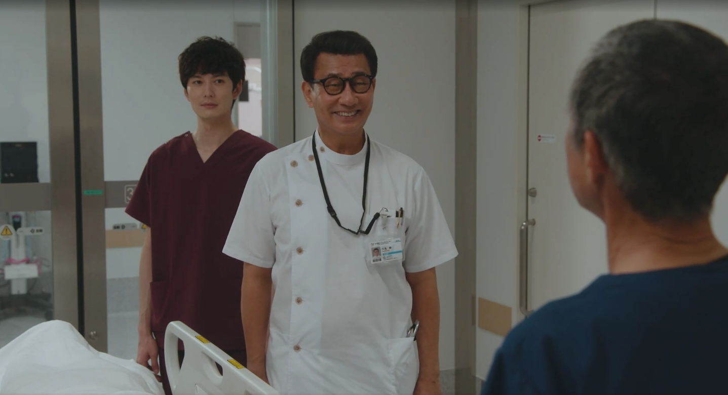中井貴一（左二）與岡田將生在《旅行護理師》火藥味滿滿。（myVedio提供）