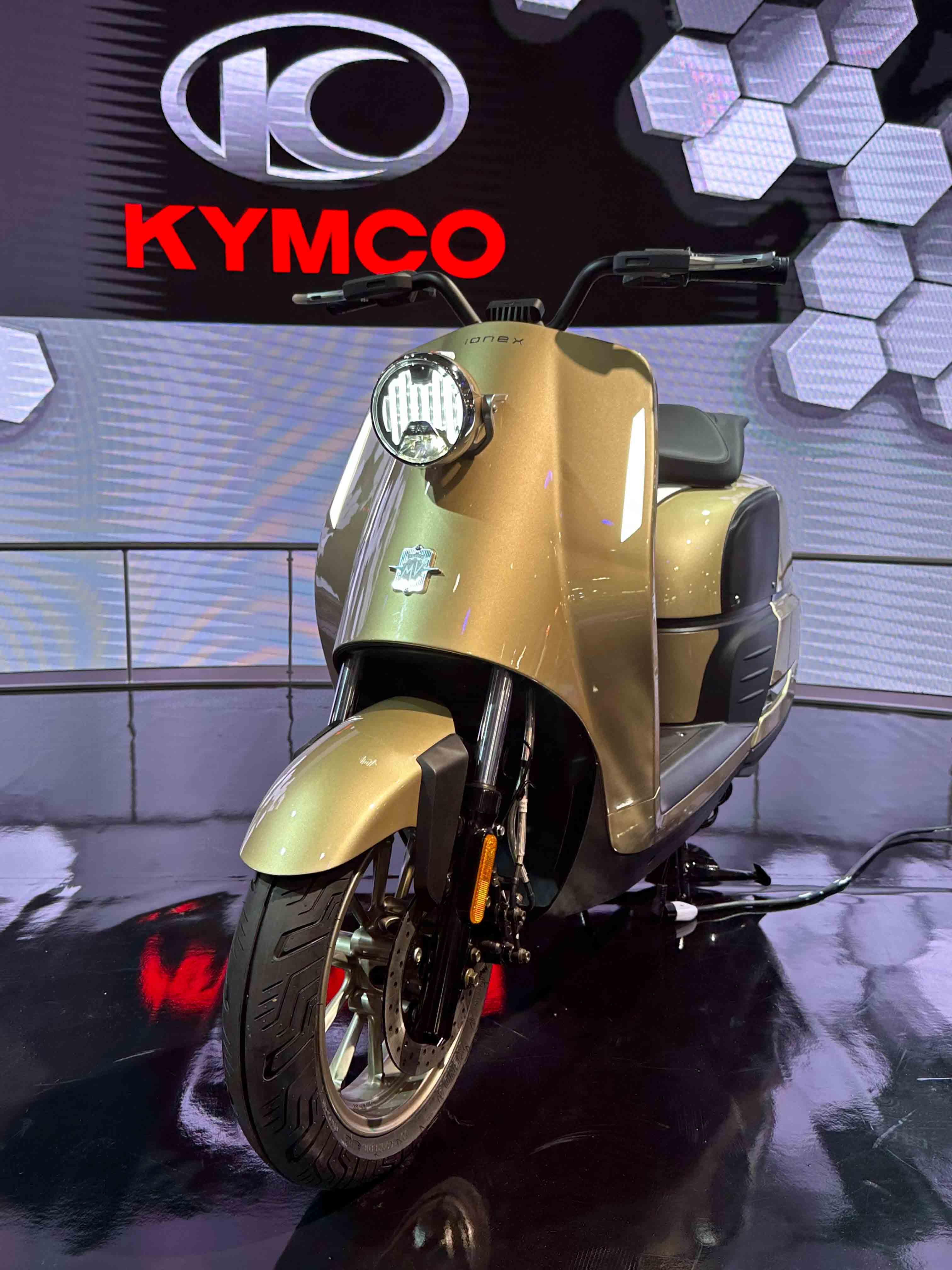 【米蘭車展】IONEX攜手MV Agusta　電動概念AMPELIO曝光