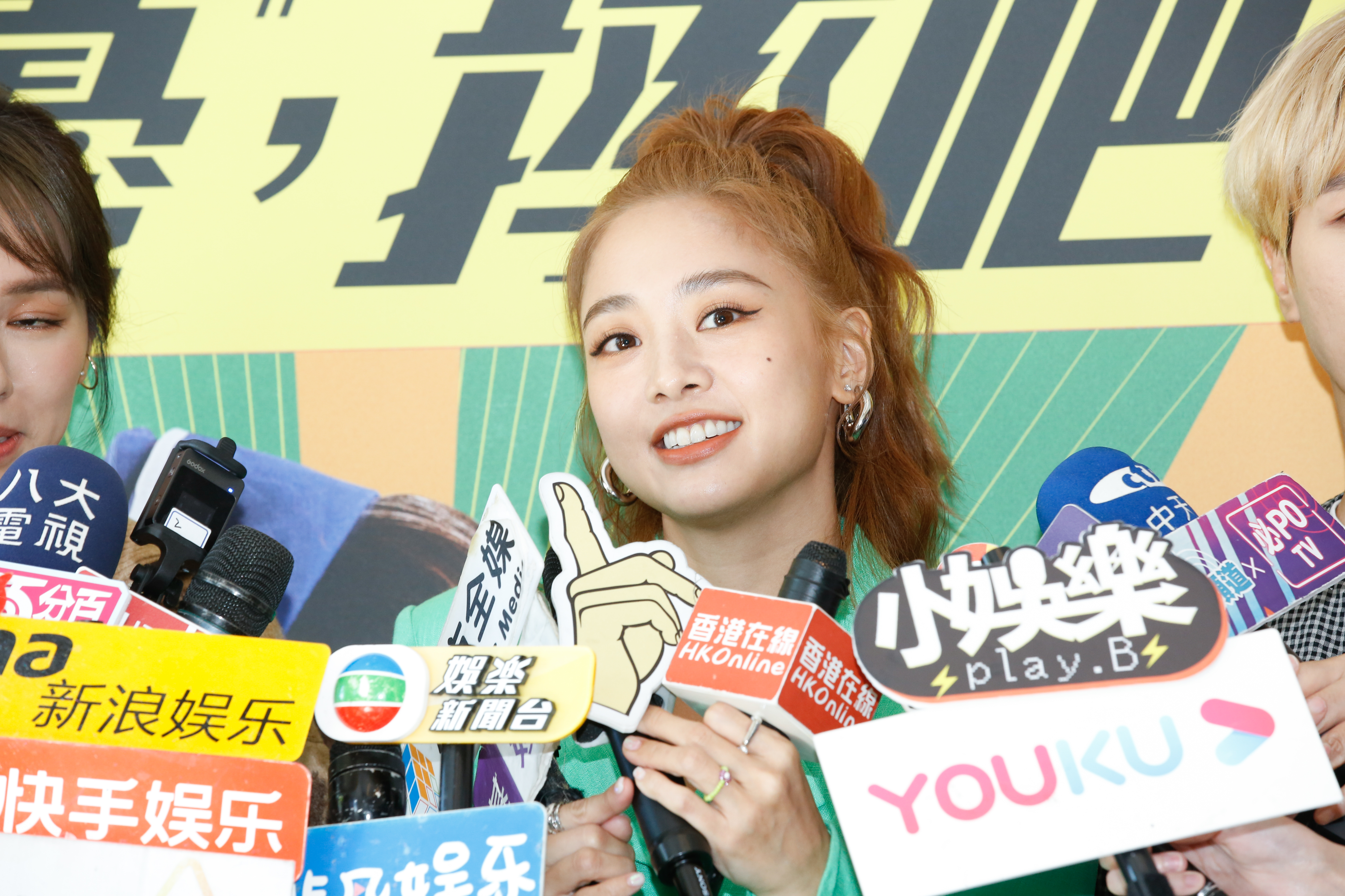 鬼鬼有場戲被吊上3層樓的椰子樹上，印象超深刻。