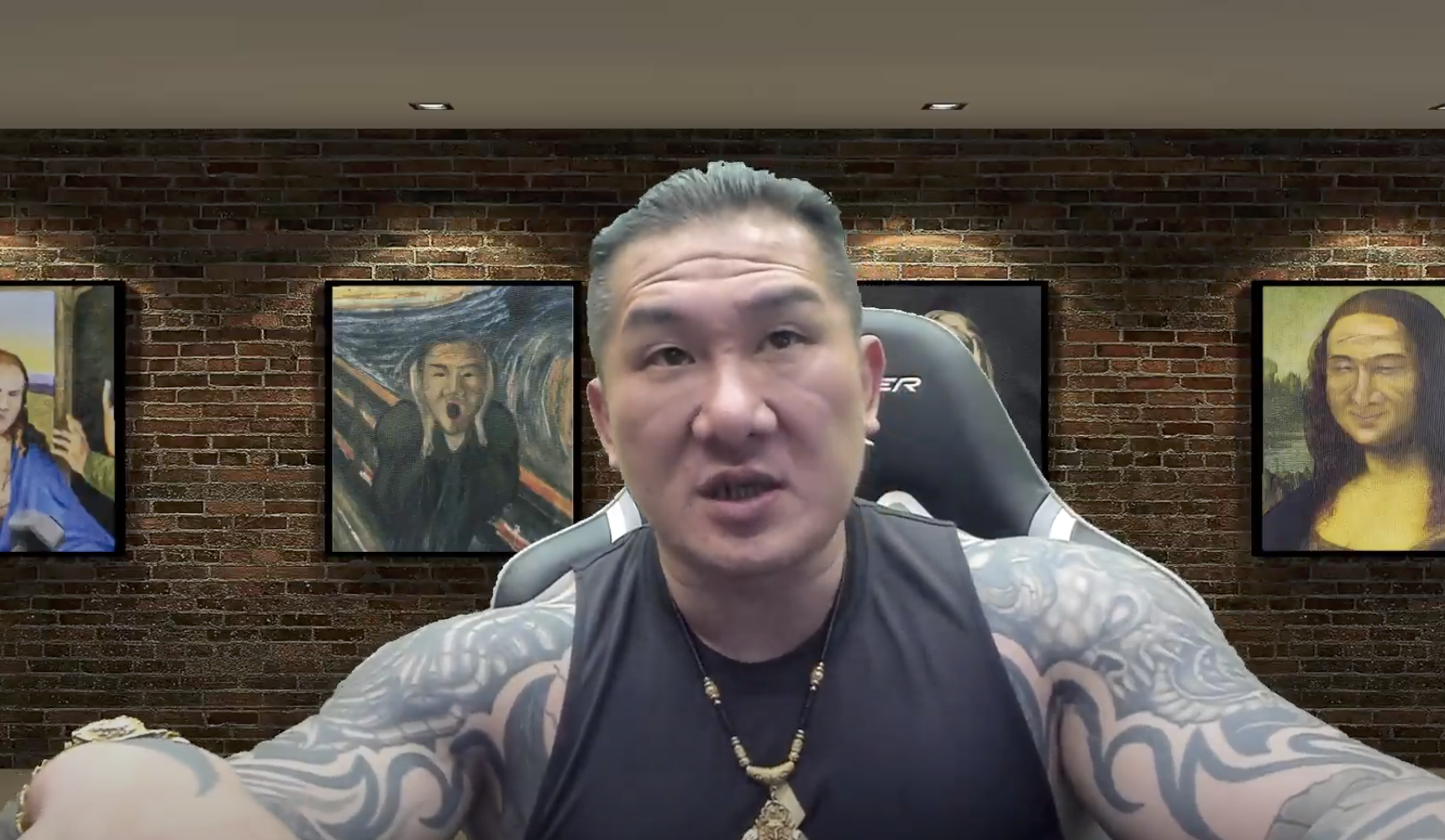 館長今晚開直播財政部道歉。（翻攝館長惡名昭彰YouTube頻道）