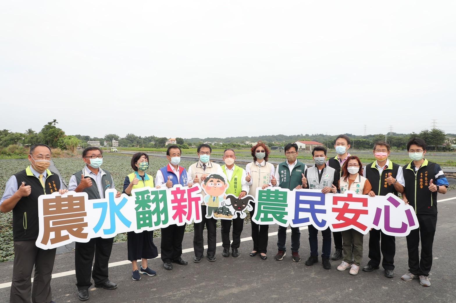 黃偉哲任內整修農水路,拉近農產品到餐桌道路。