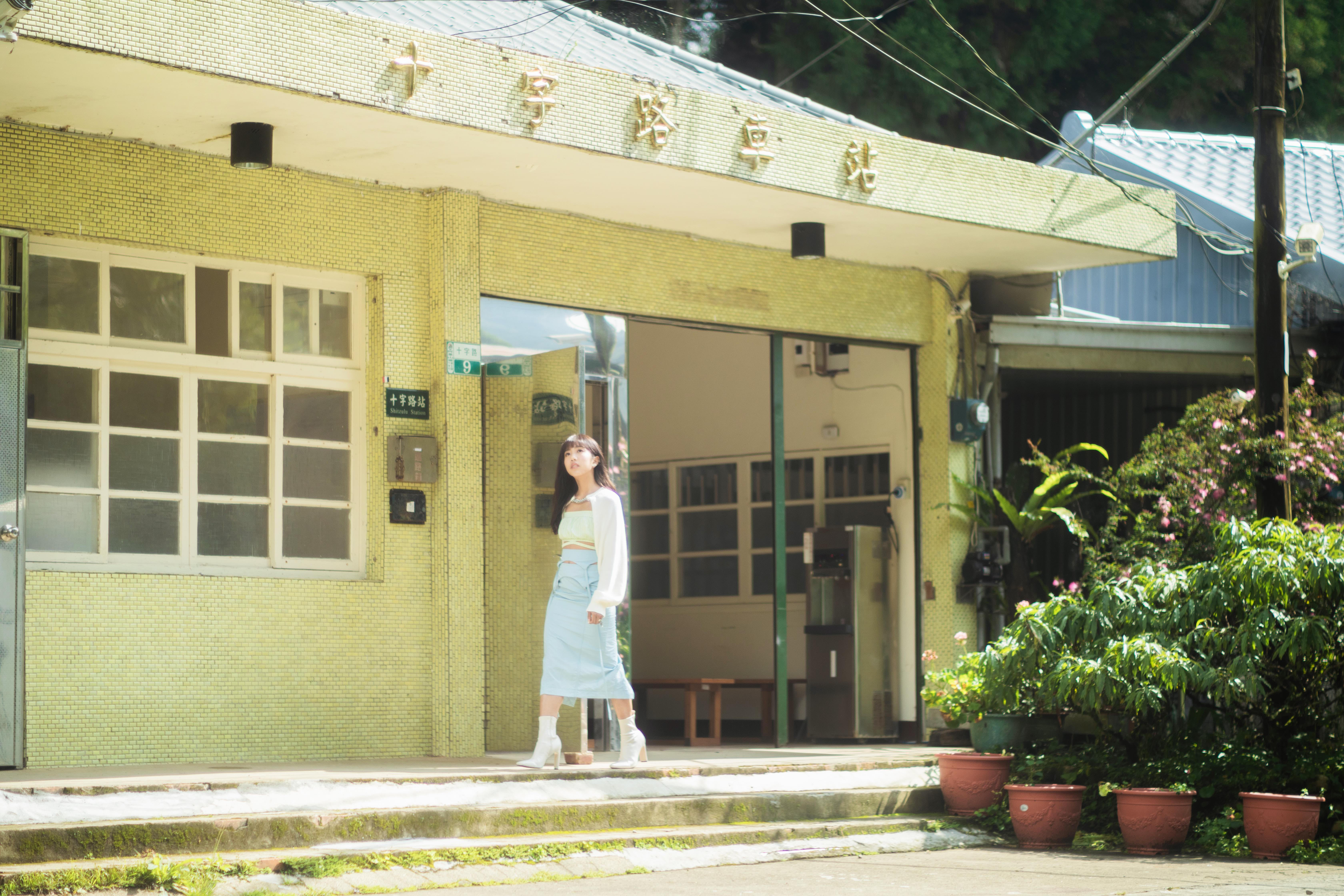阿里山拍攝MV 首次坐上阿里山小火車,搶時間拍攝車廂未能好好體驗。(索尼音樂提供)