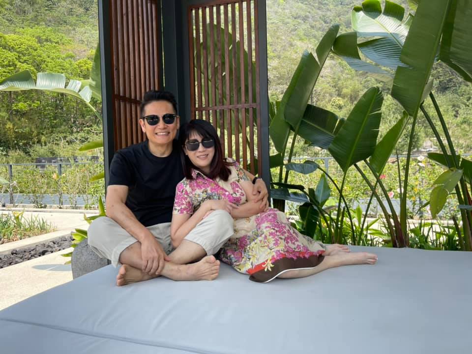 徐乃麟跟老婆已經成了外公外婆，2人十分恩愛。（翻攝自徐乃麟 - 乃至尊臉書）