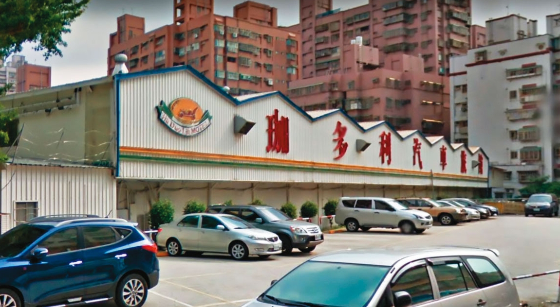 新北新莊一家汽車旅館的櫃檯人員，發現王姓運匠溺斃於浴缸內。（翻攝畫面）