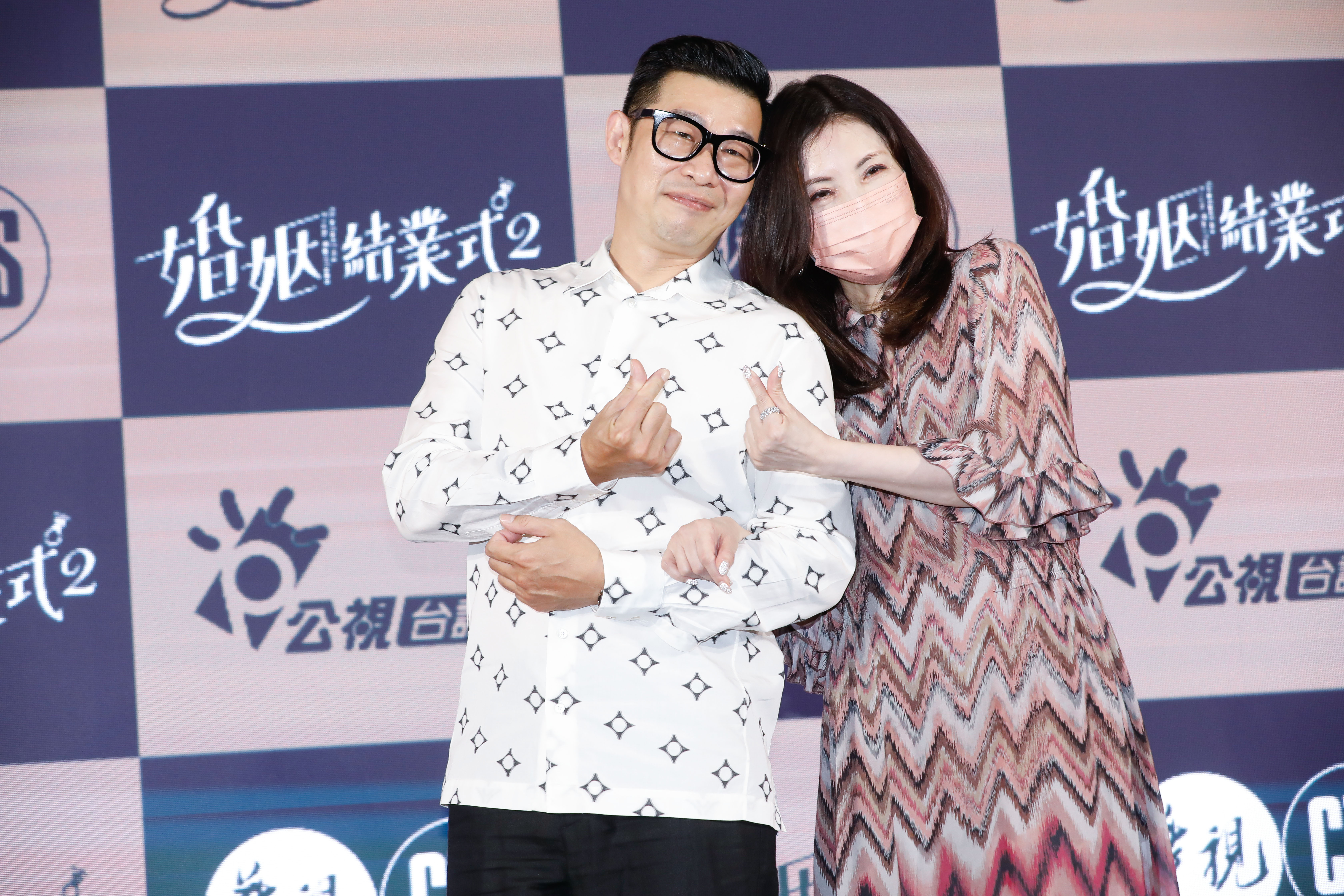 何如芸（右）剛從新加坡探子返台，心情大好。