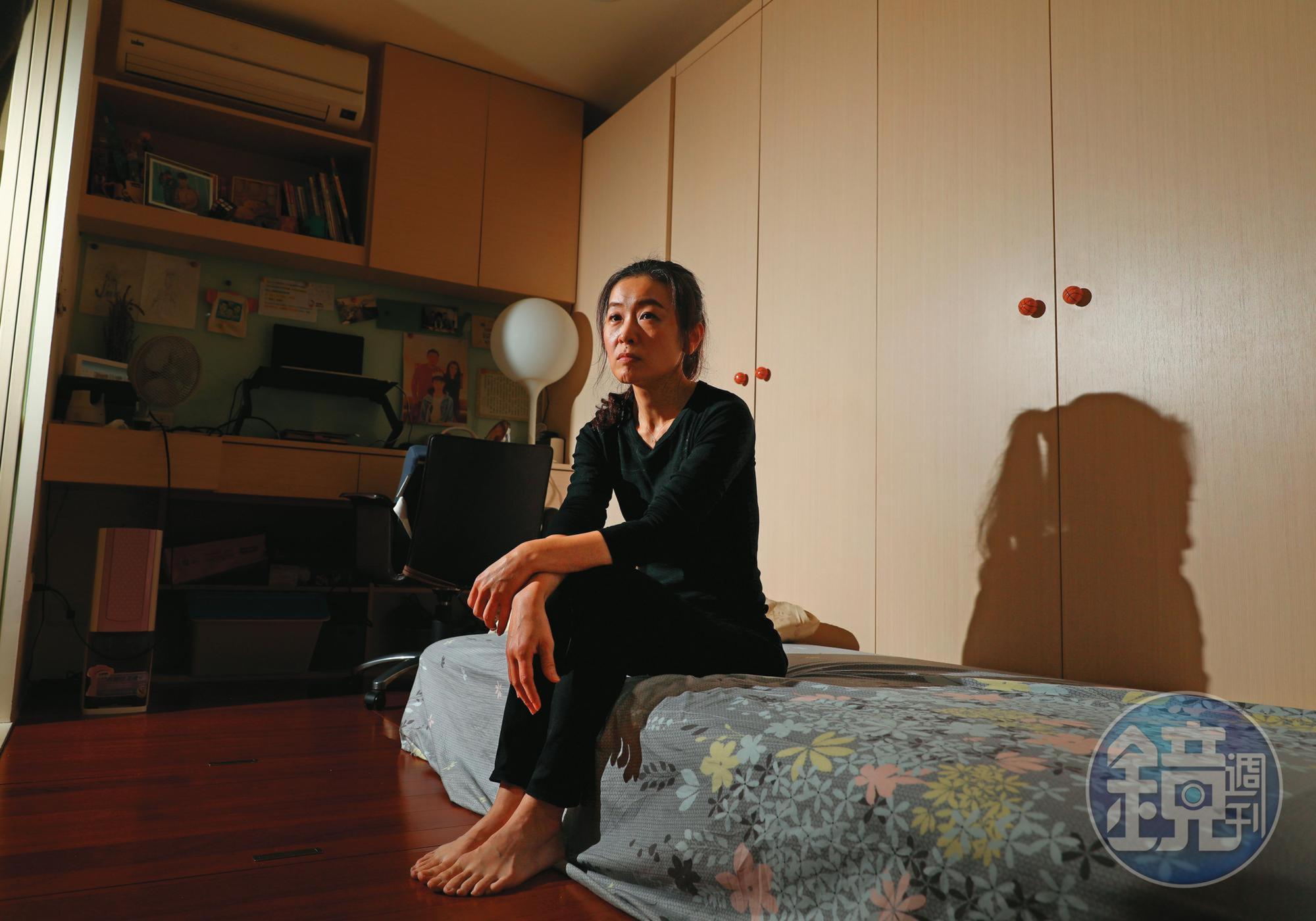李星儀仍努力維持兒子房間的原貌和整潔,說:「他的床單、他的枕頭套,我都捨不得洗。」