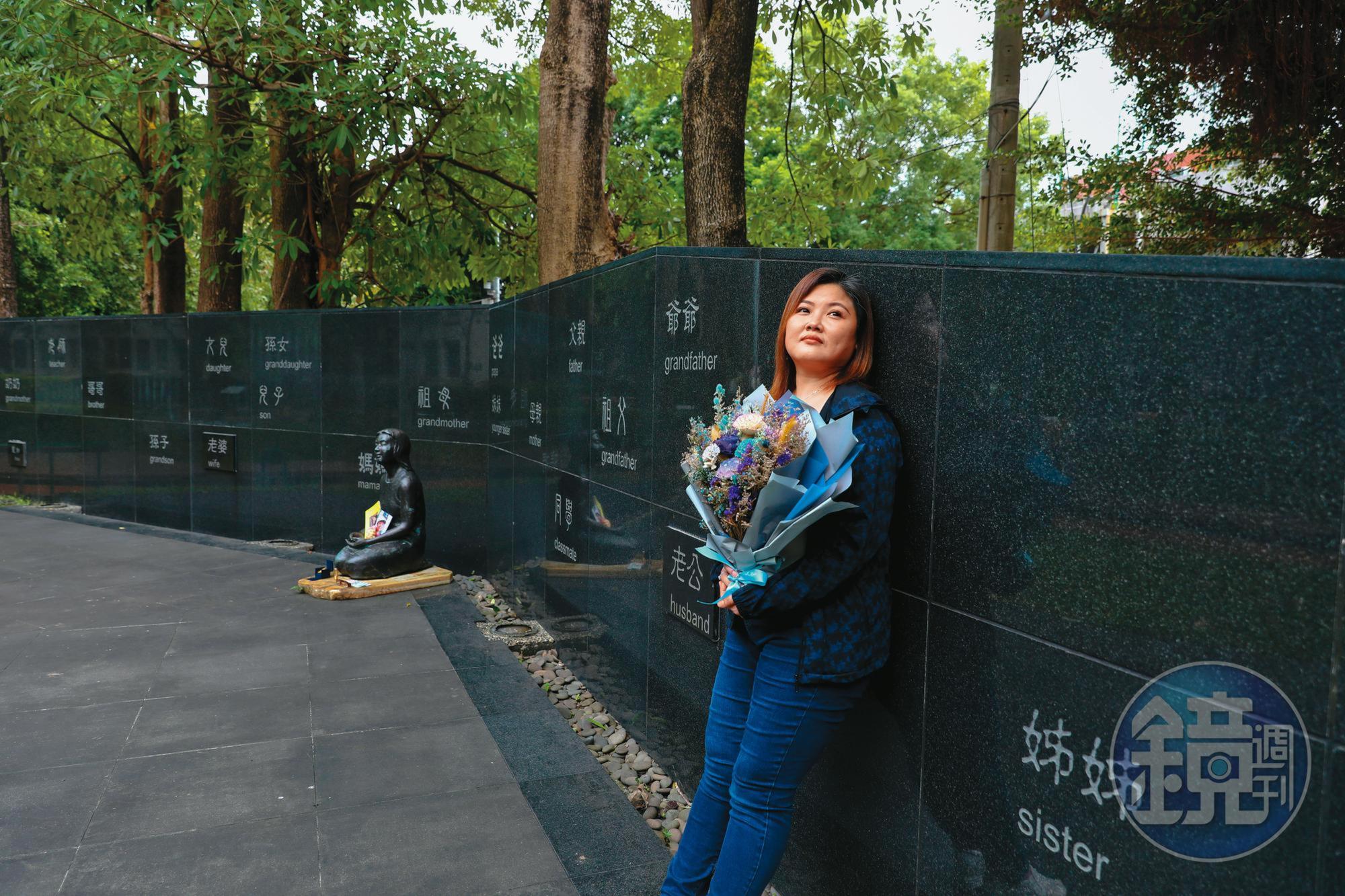 李沐芸是台灣第一個以遺族身分書寫專書的人,如今也成為台灣自殺者親友遺族關懷協會的理事長。
